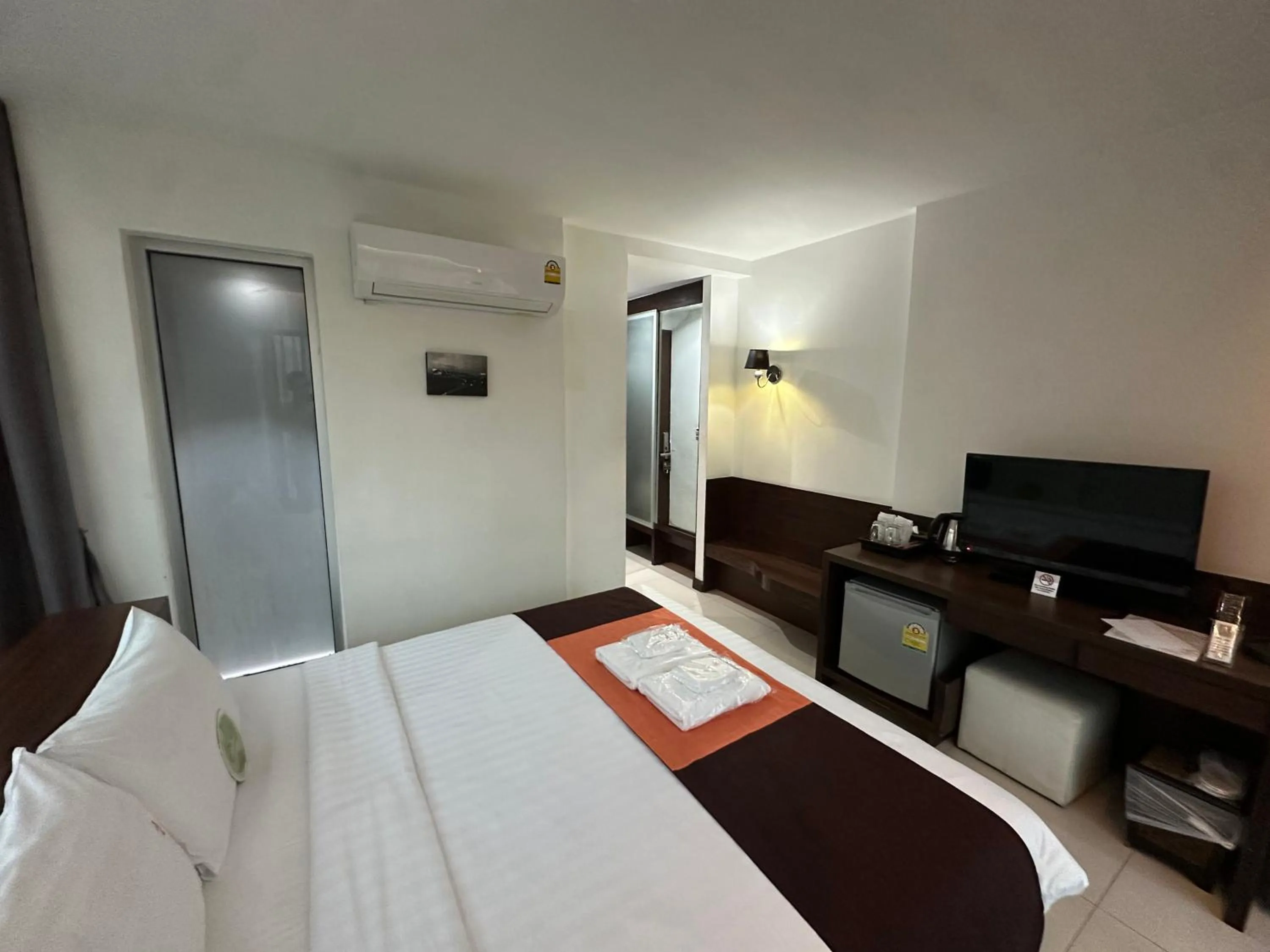 Photo of the whole room, Bed in Collection O The Bangkok Airport Link Suite