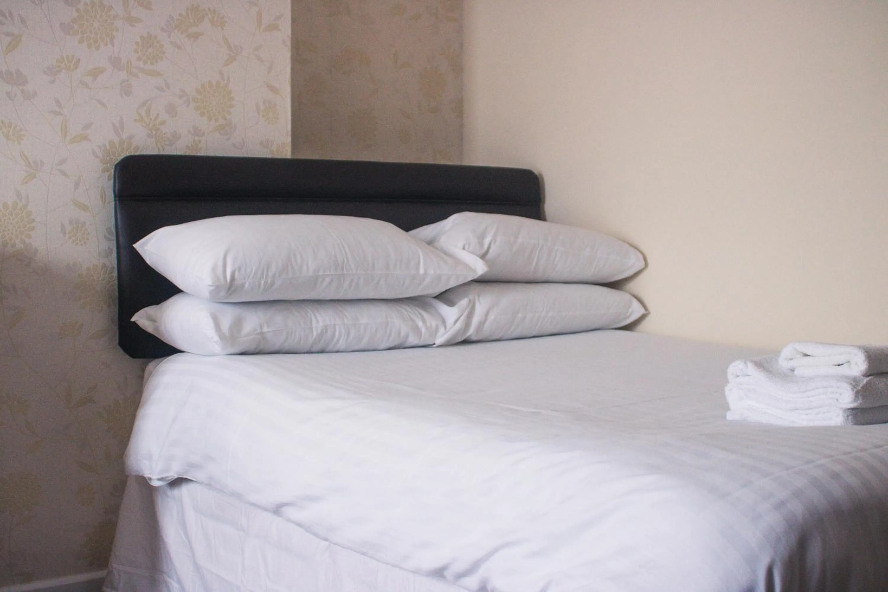 Bed in Wellesley Park Hotel