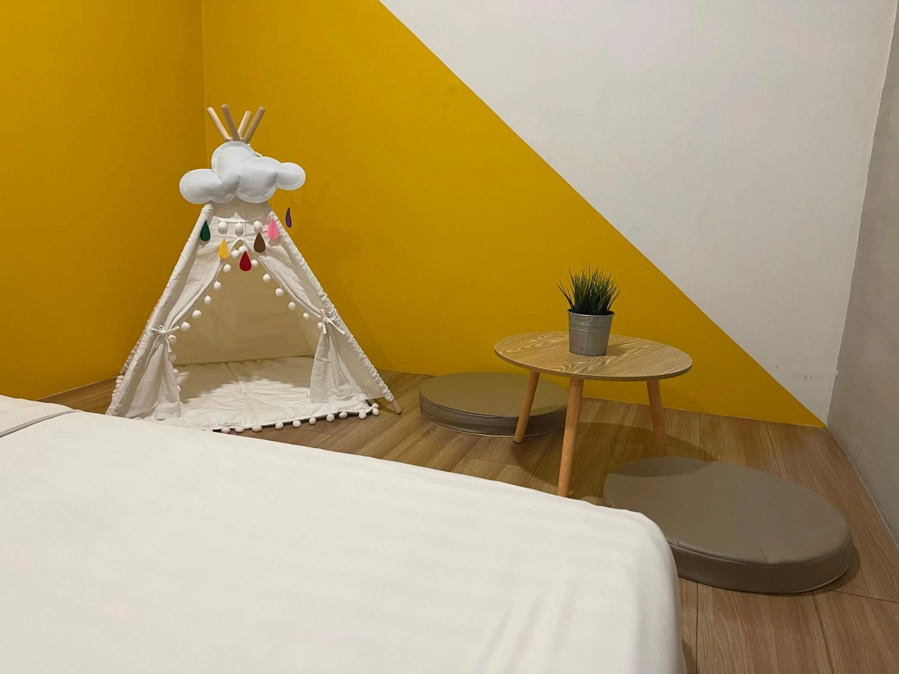 Bedroom, Bed in Vrest Hotel