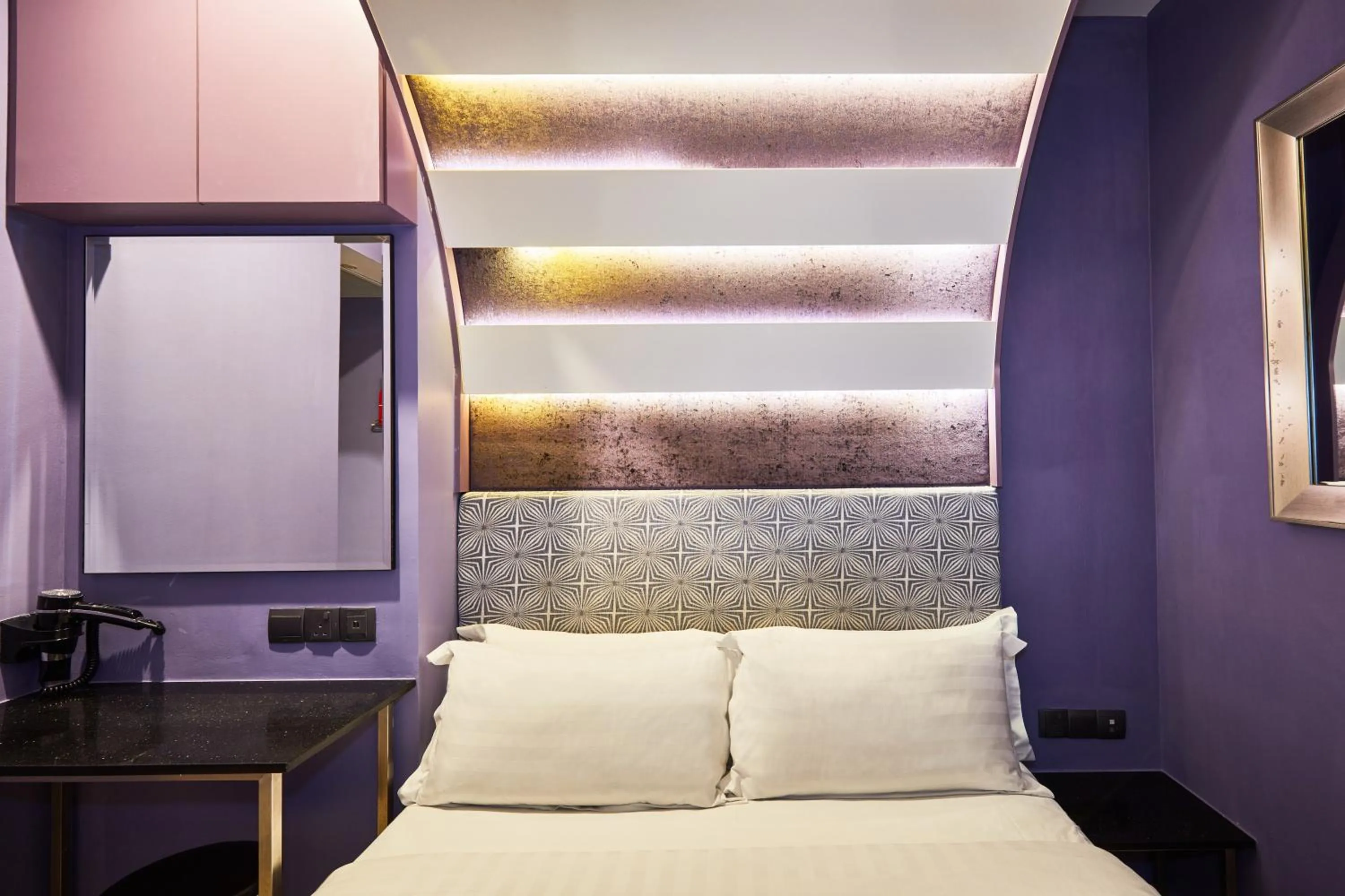 Bed in ibis budget Singapore Mount Faber