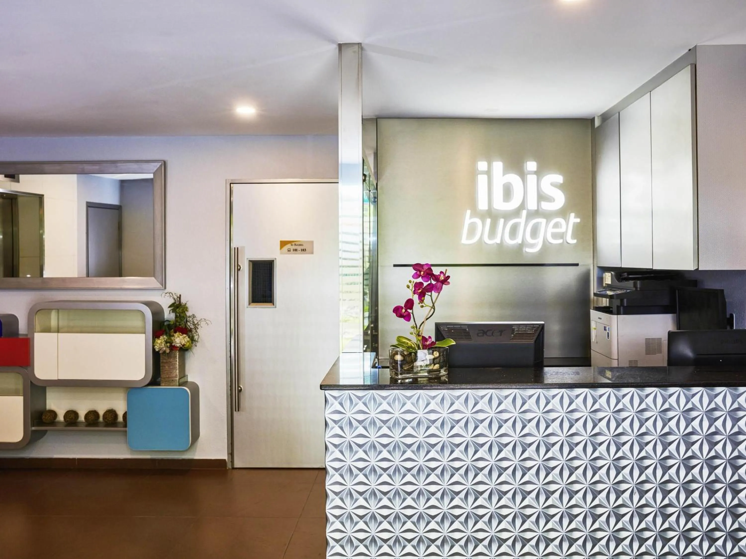 Property building in ibis budget Singapore Mount Faber