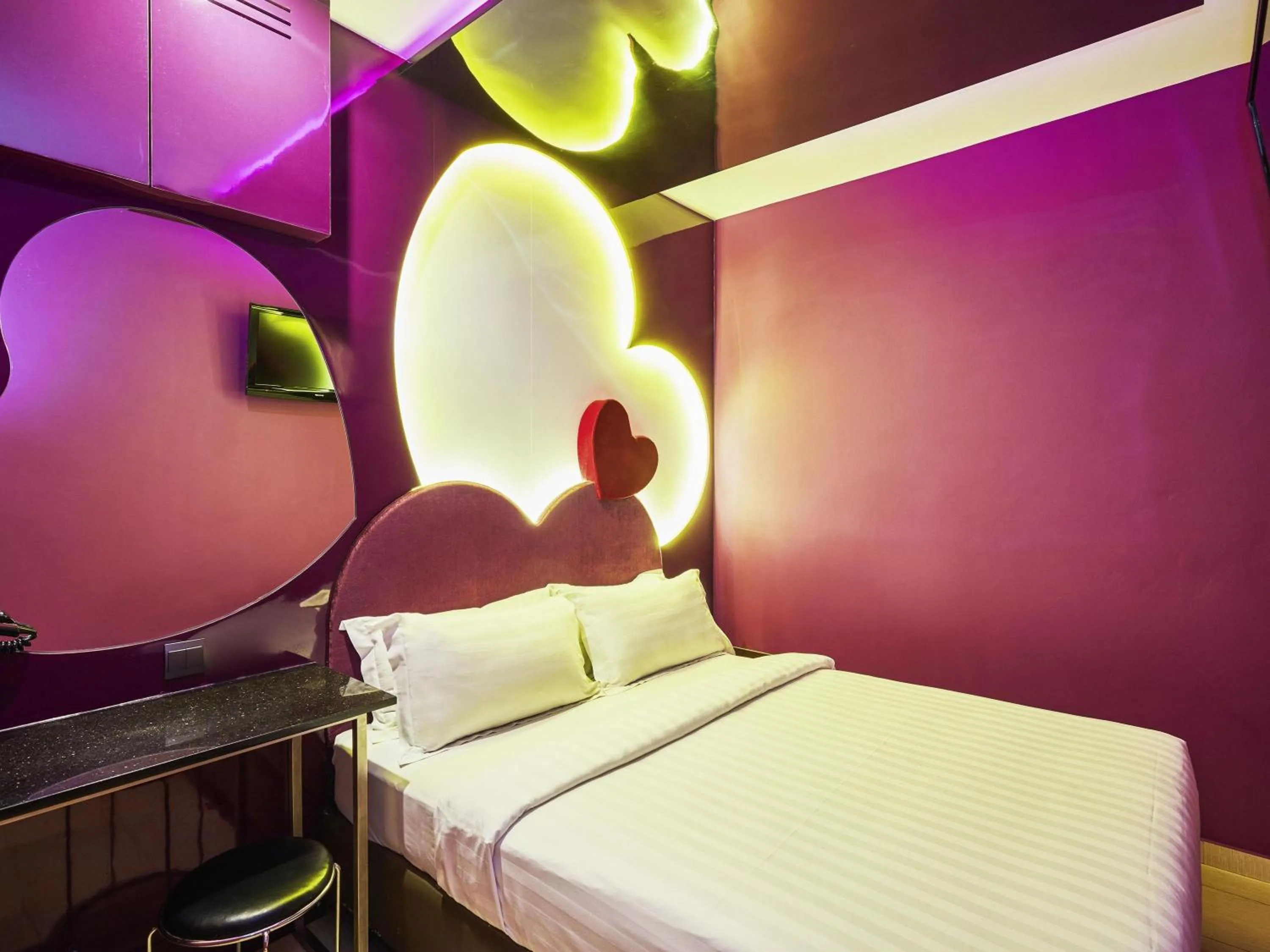 Bedroom, Bed in ibis budget Singapore Mount Faber