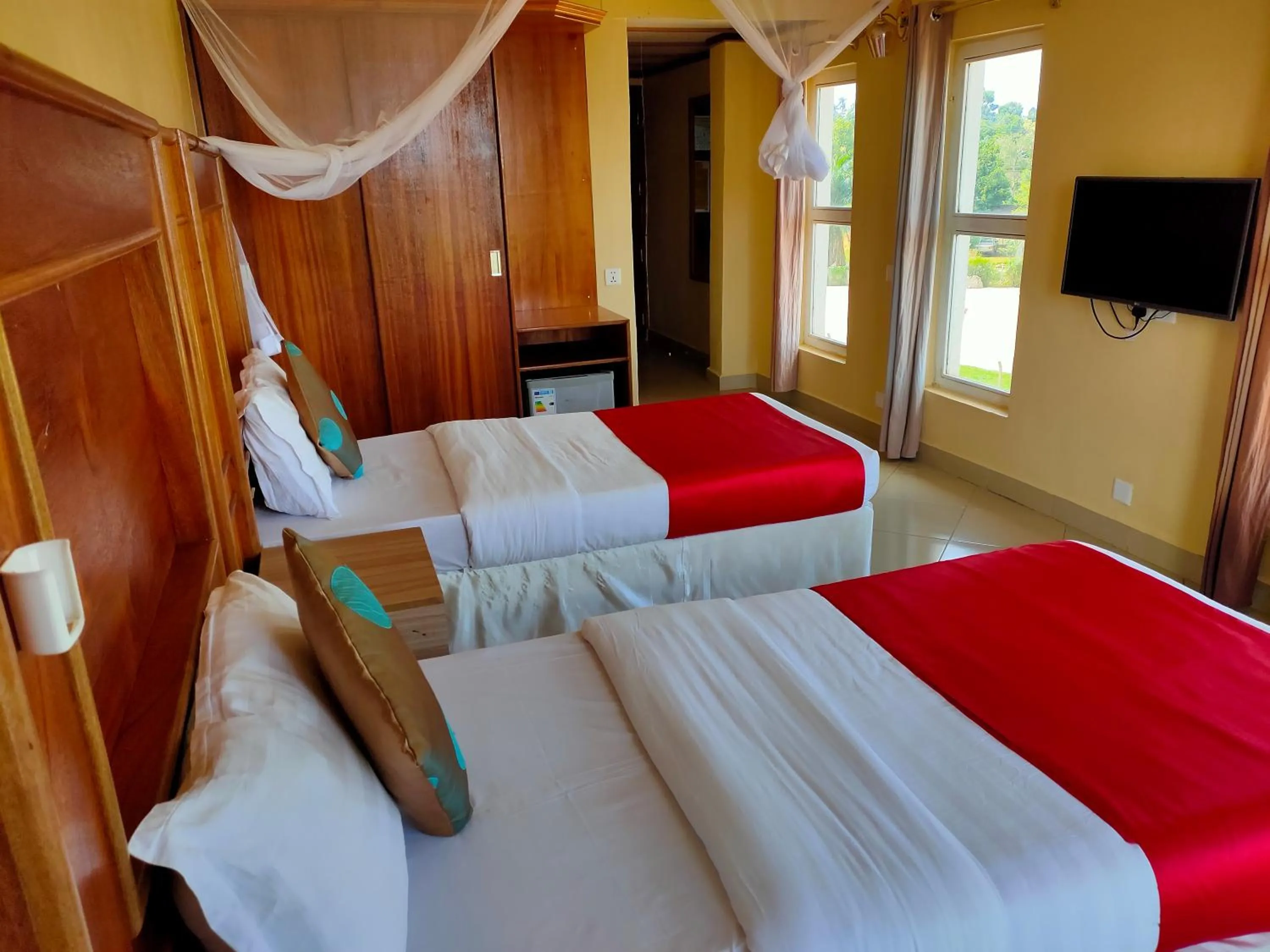 Photo of the whole room in Pulickal Airport Hotel