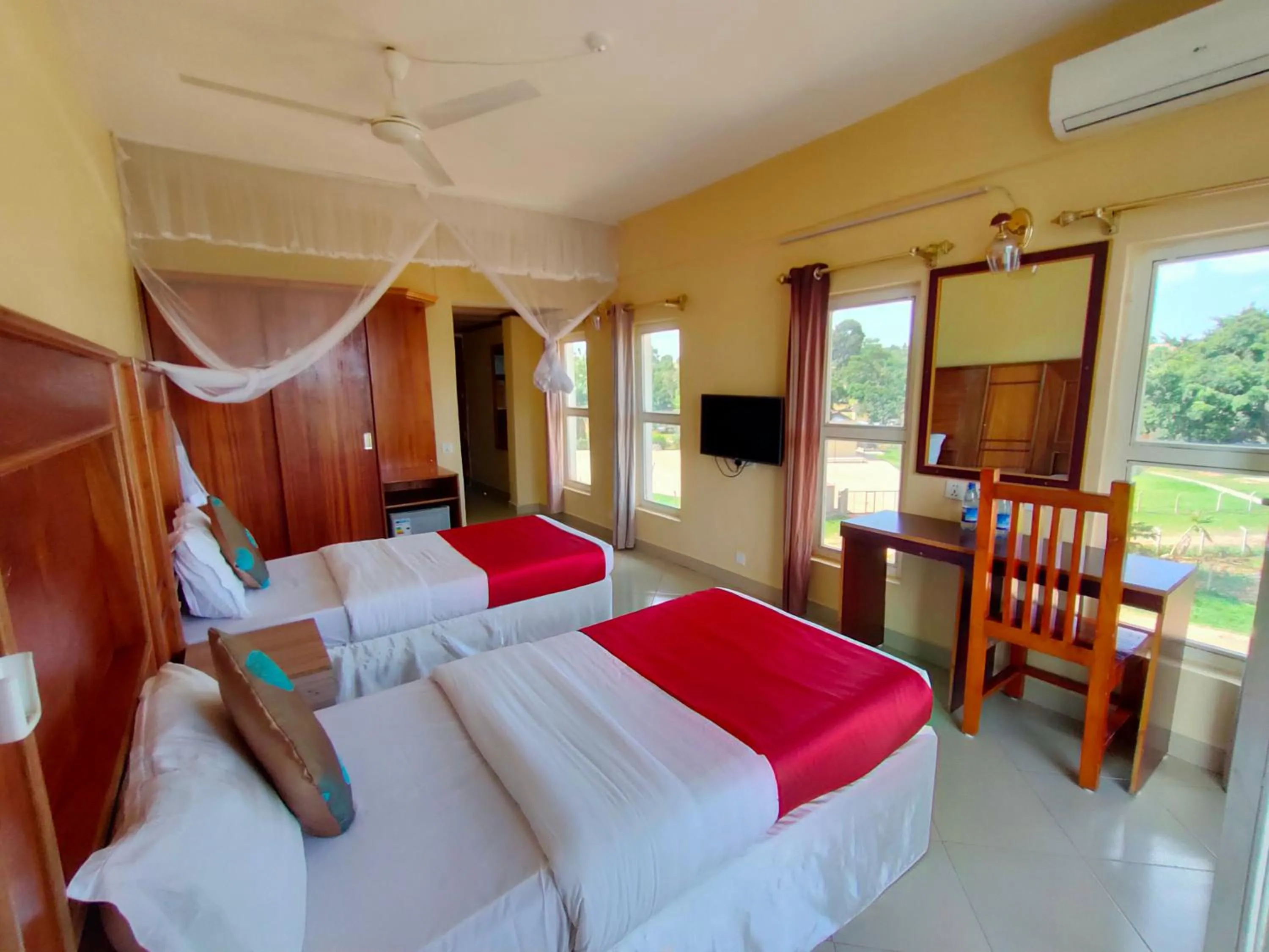 Photo of the whole room in Pulickal Airport Hotel