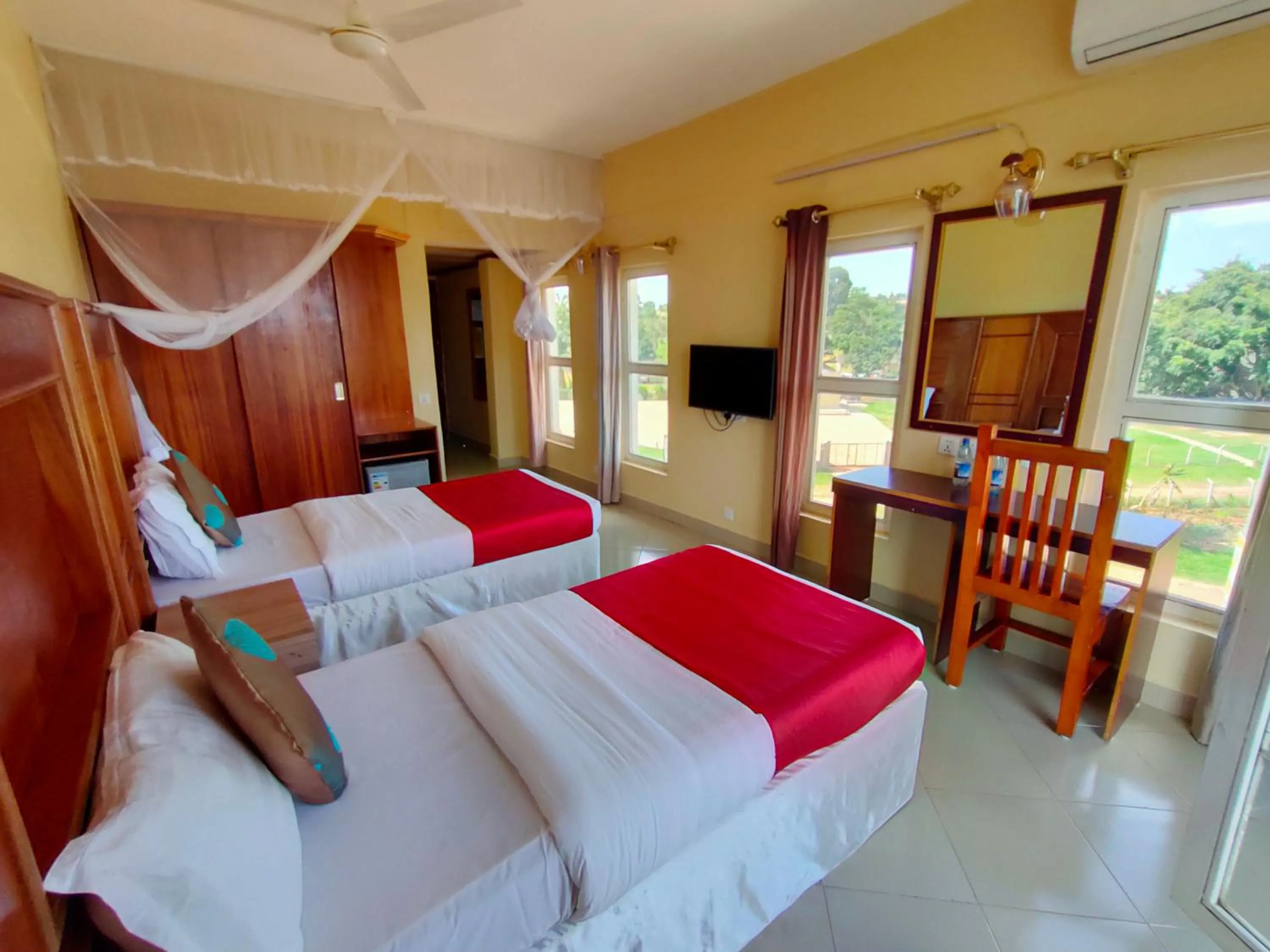 Bed in Pulickal Airport Hotel