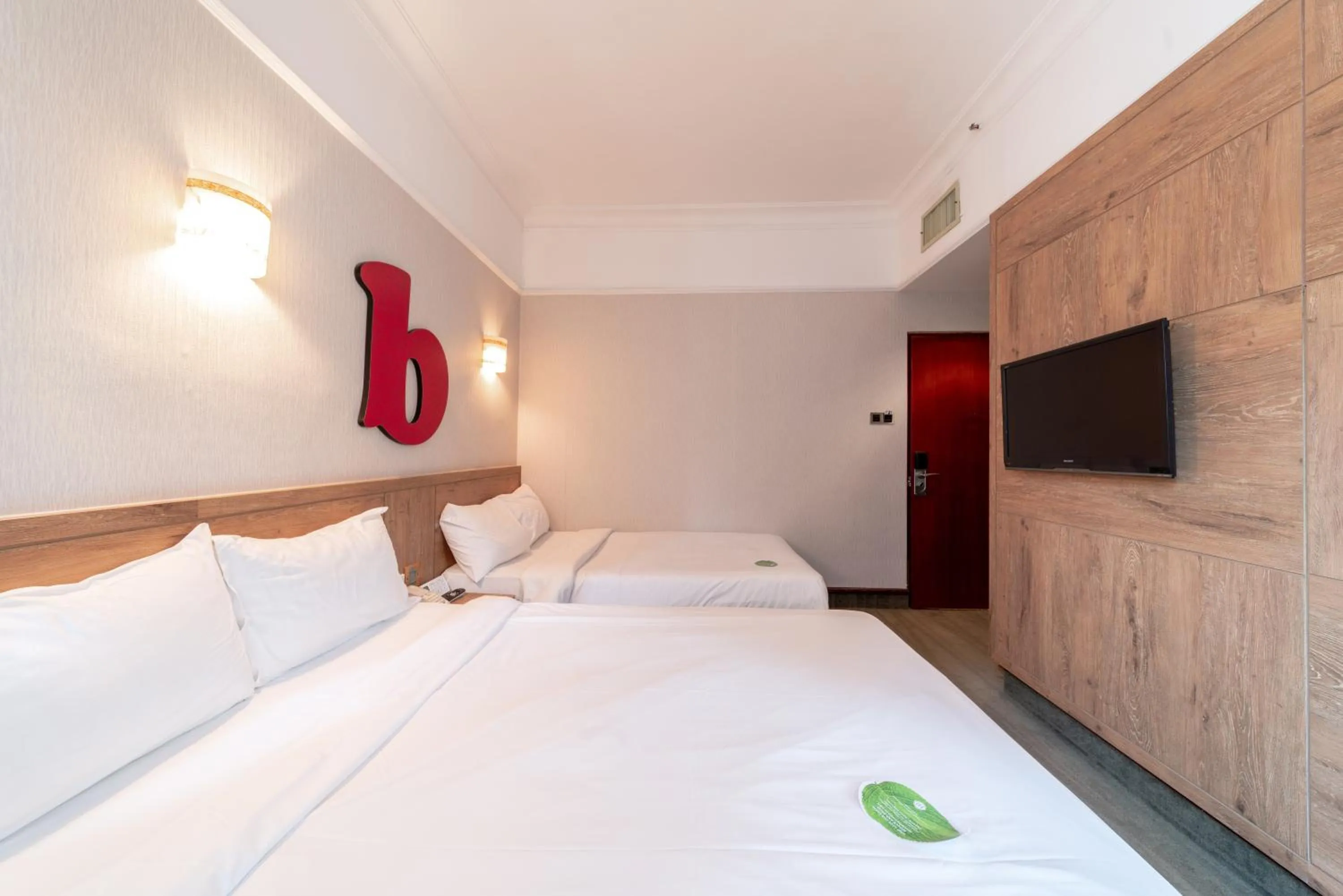 Bedroom, Bed in Hotel Bencoolen Singapore