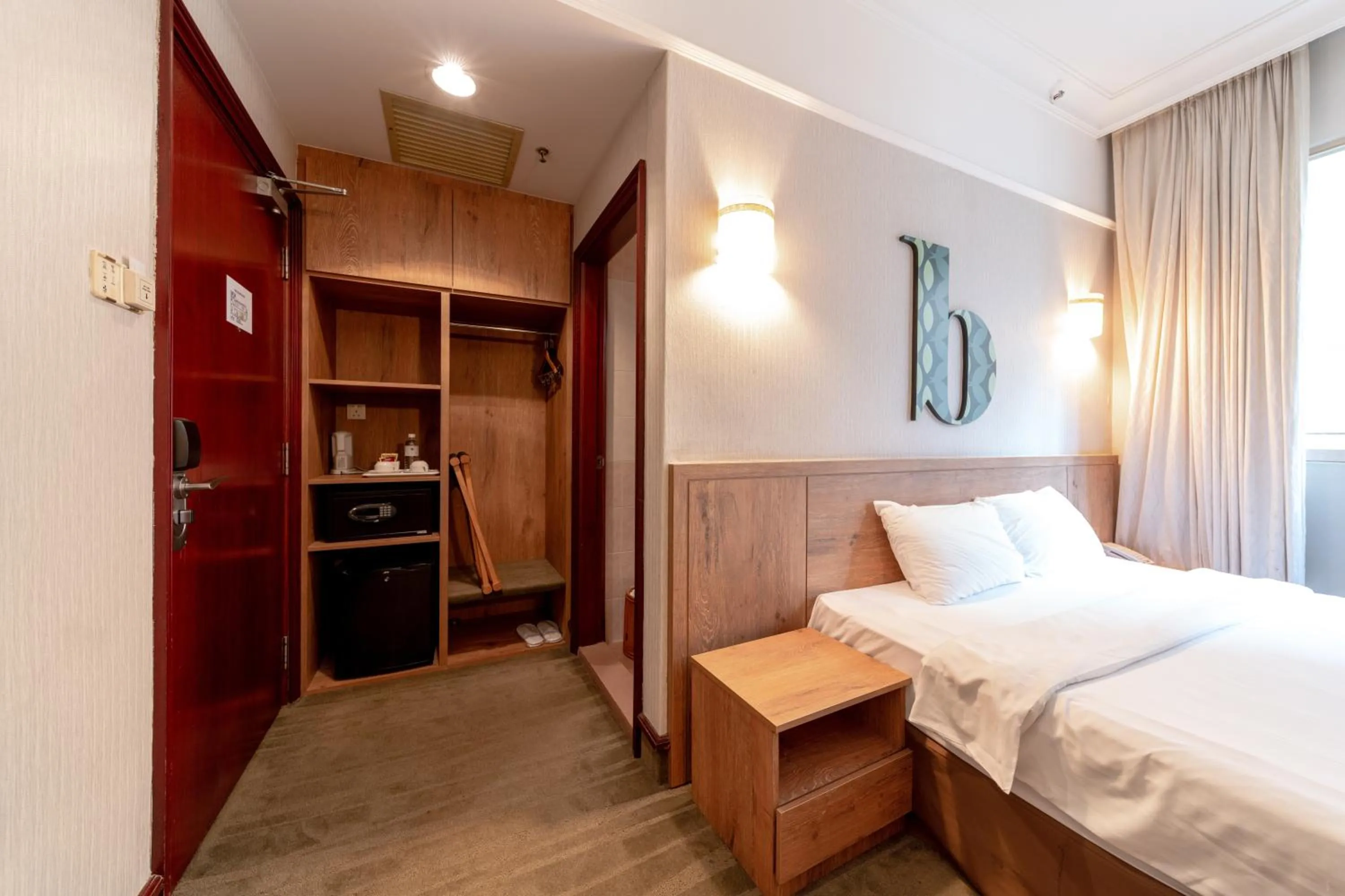 Bedroom, Bed in Hotel Bencoolen Singapore