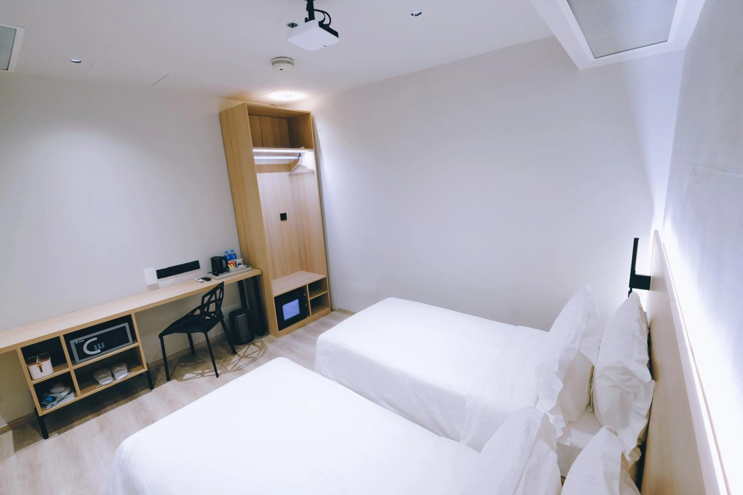 Bedroom, Bed in Rest Bugis Hotel