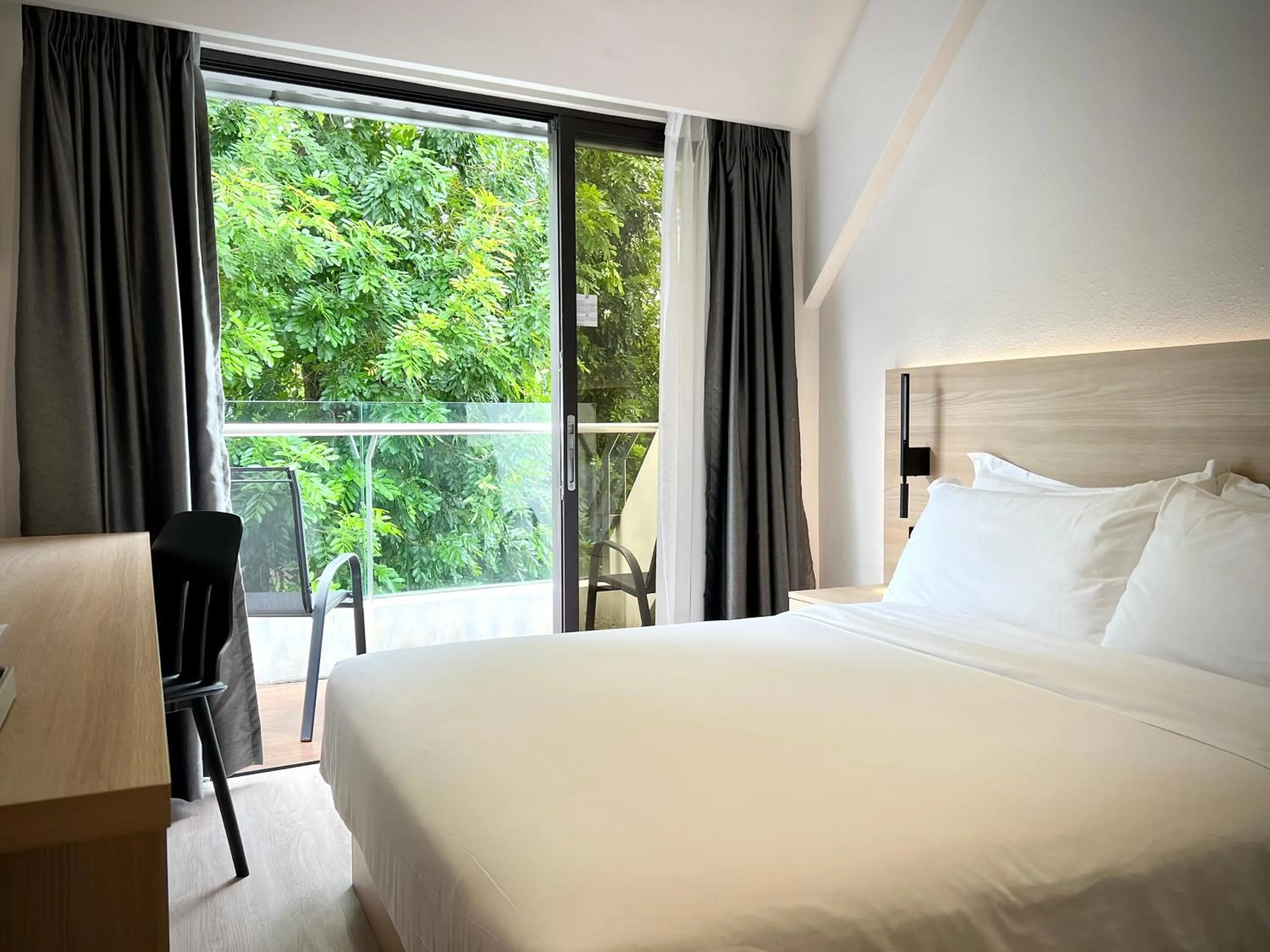 Bedroom, Bed in Rest Bugis Hotel