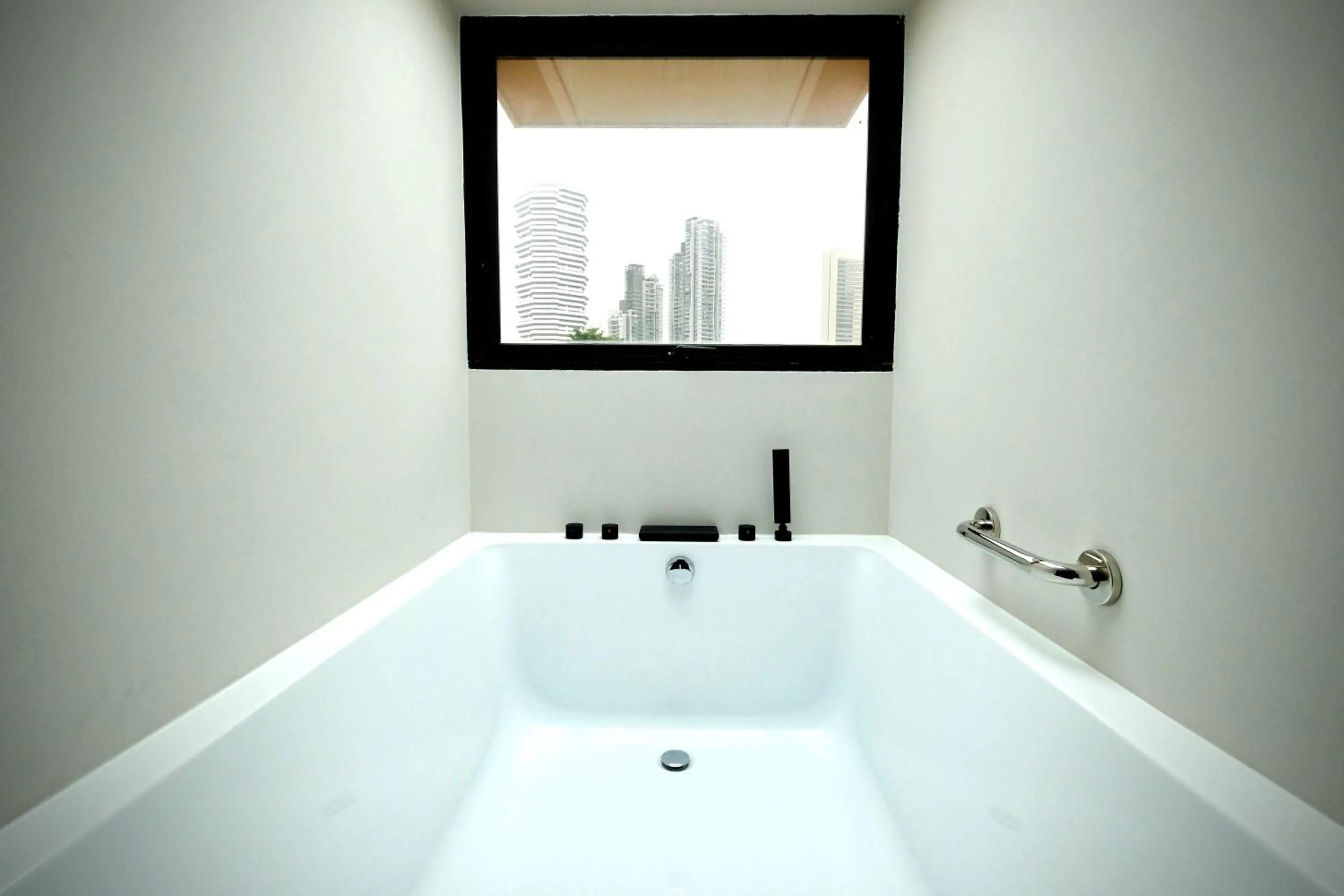 Bath in Rest Bugis Hotel