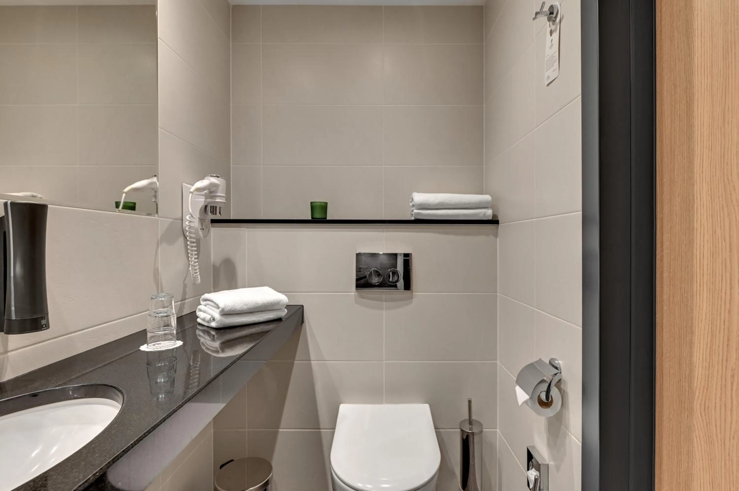 Toilet in GRANO HOTEL Gdańsk Riverside dawniej HOTEL ALMOND BUSINESS & SPA