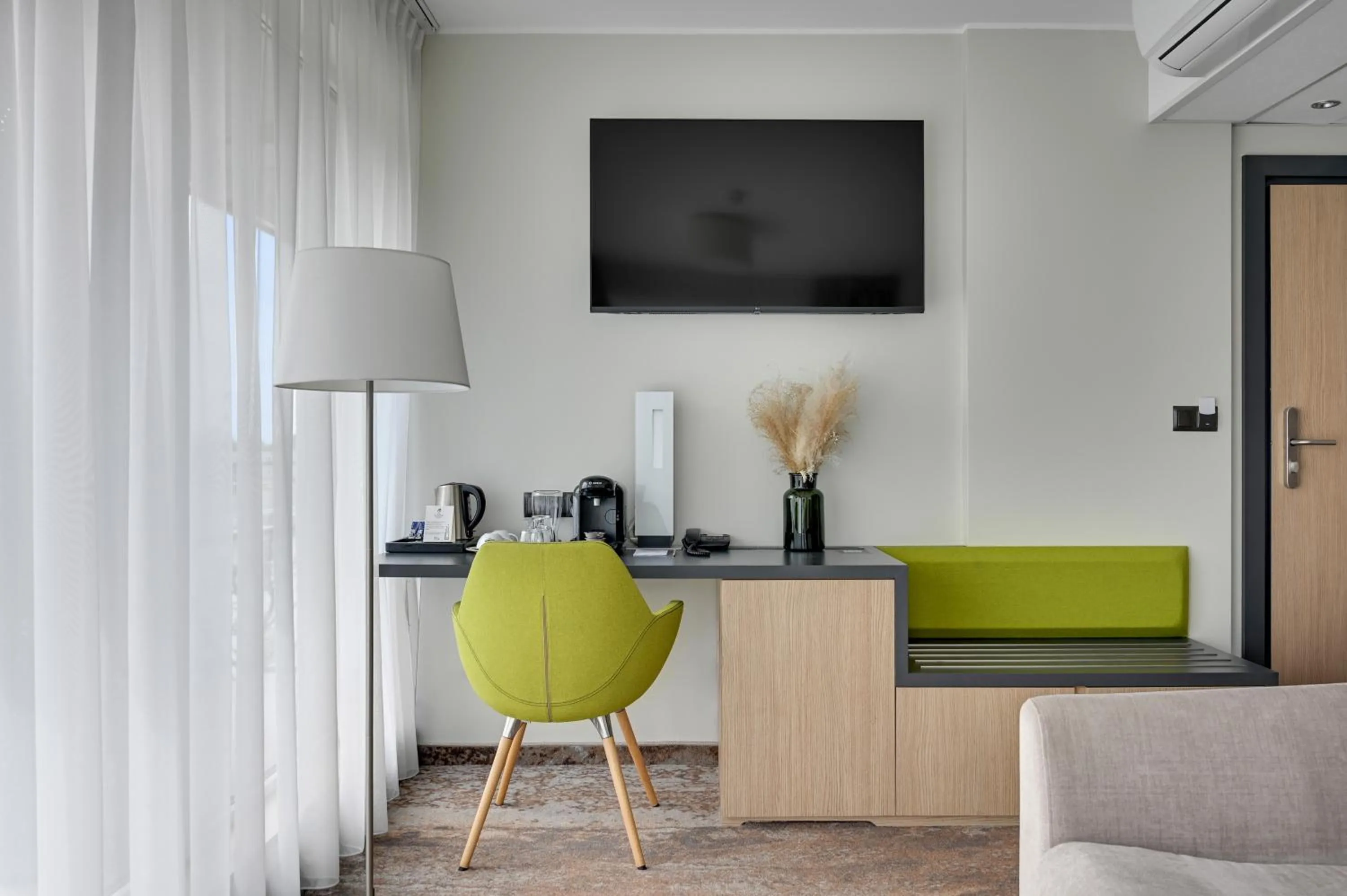 TV and multimedia in GRANO HOTEL Gdańsk Riverside dawniej HOTEL ALMOND BUSINESS & SPA