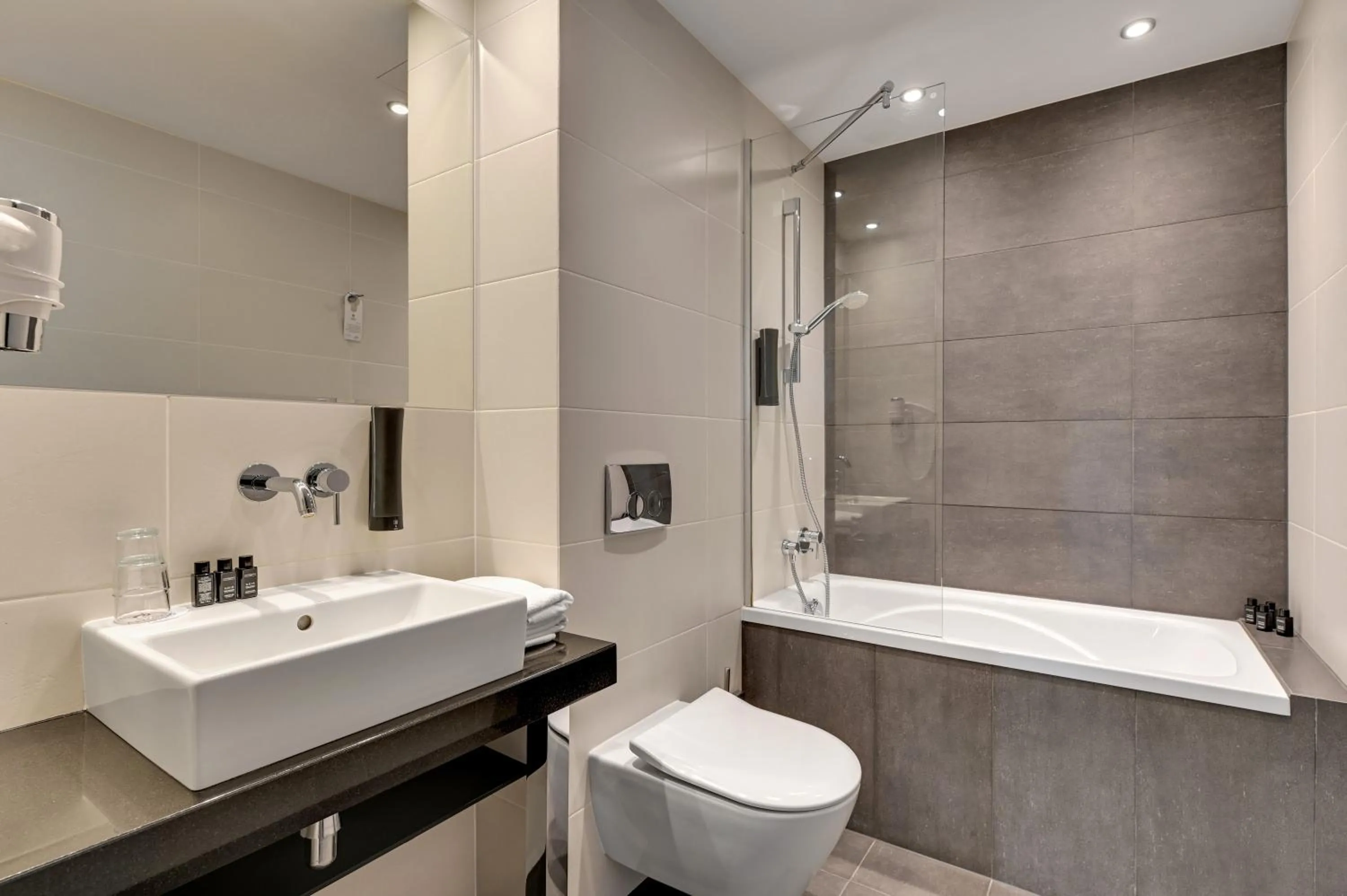 Toilet in GRANO HOTEL Gdańsk Riverside dawniej HOTEL ALMOND BUSINESS & SPA