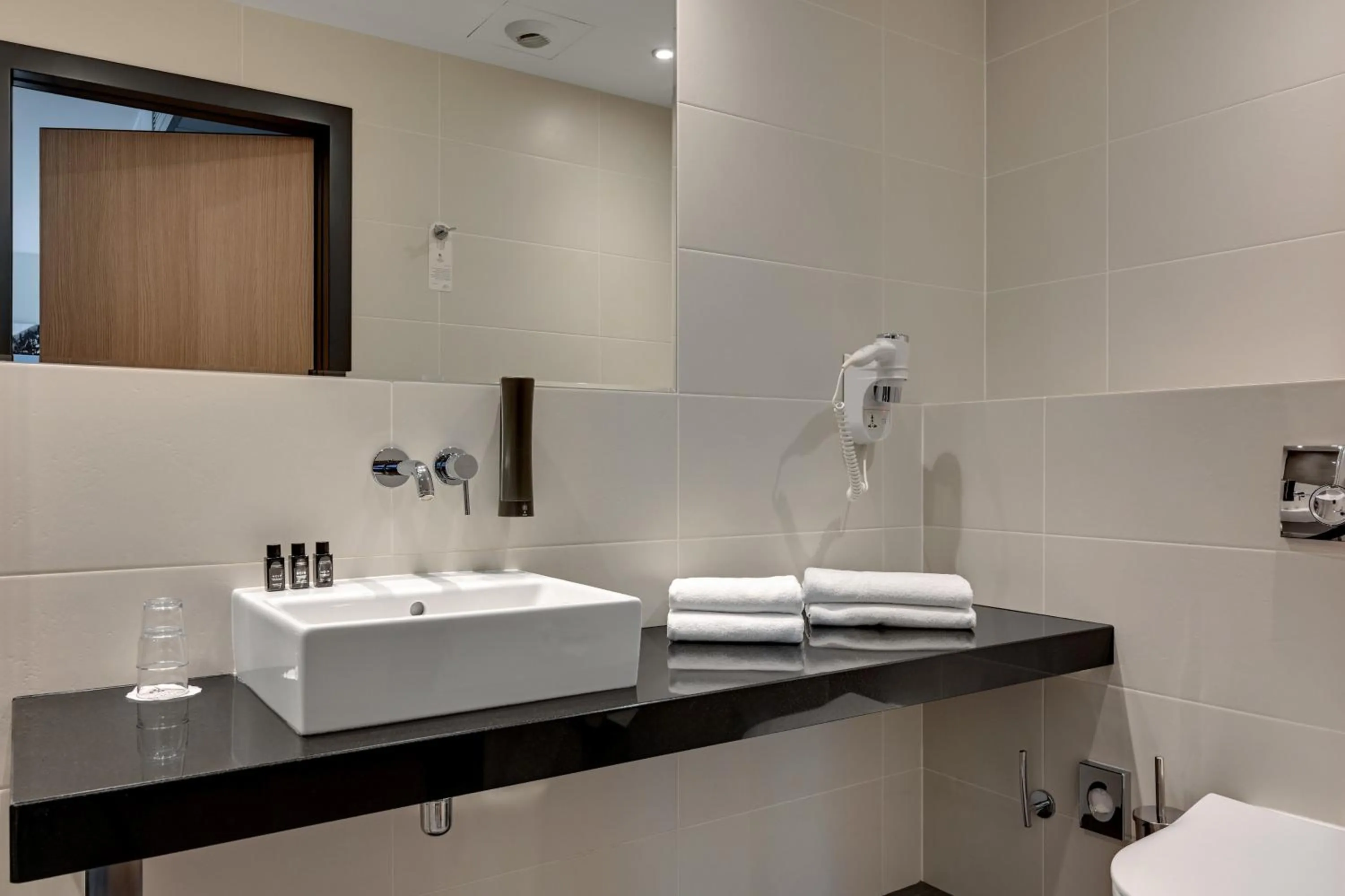 Toilet in GRANO HOTEL Gdańsk Riverside dawniej HOTEL ALMOND BUSINESS & SPA