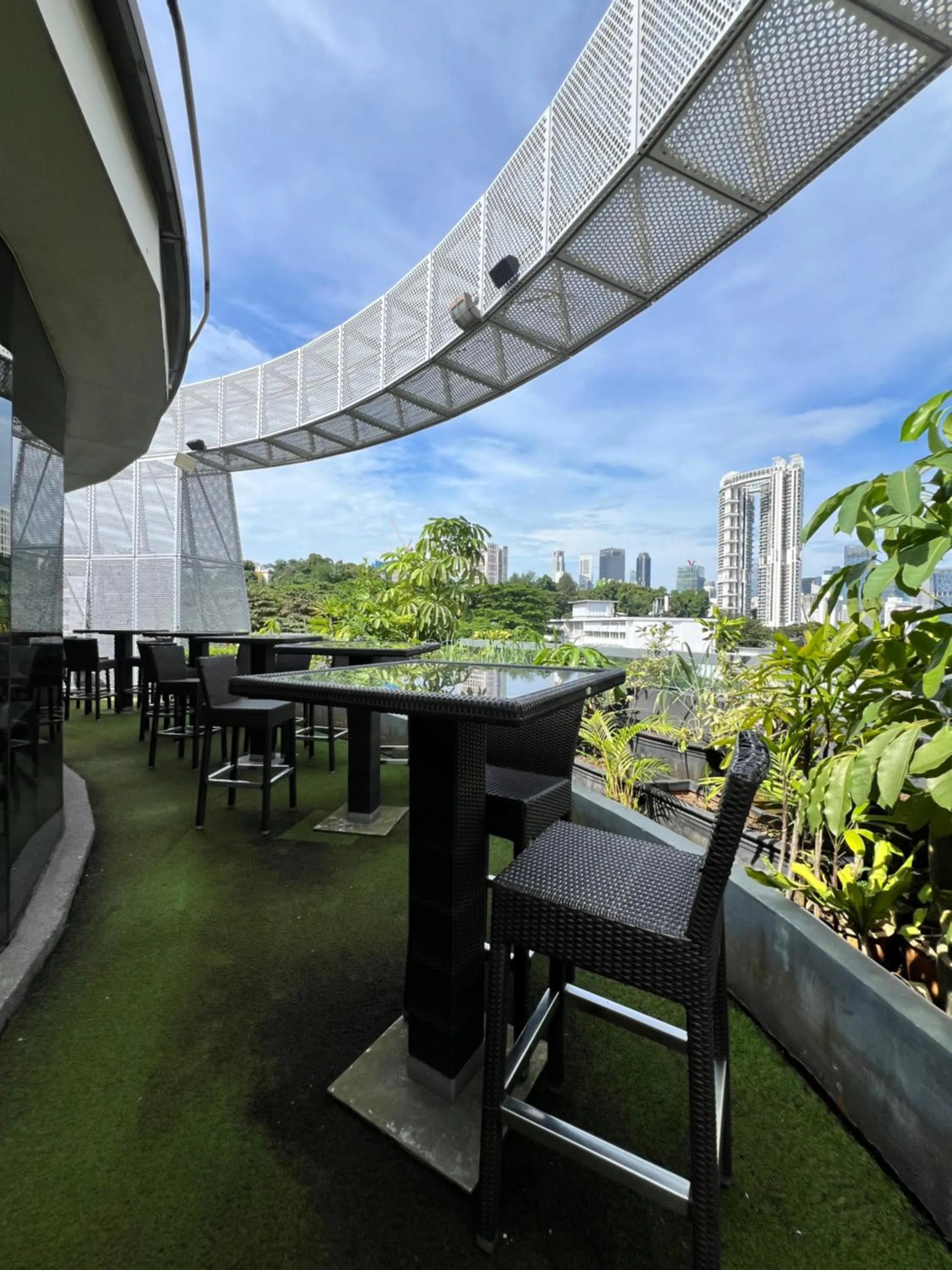 Restaurant/places to eat in D'Hotel Singapore managed by The Ascott Limited