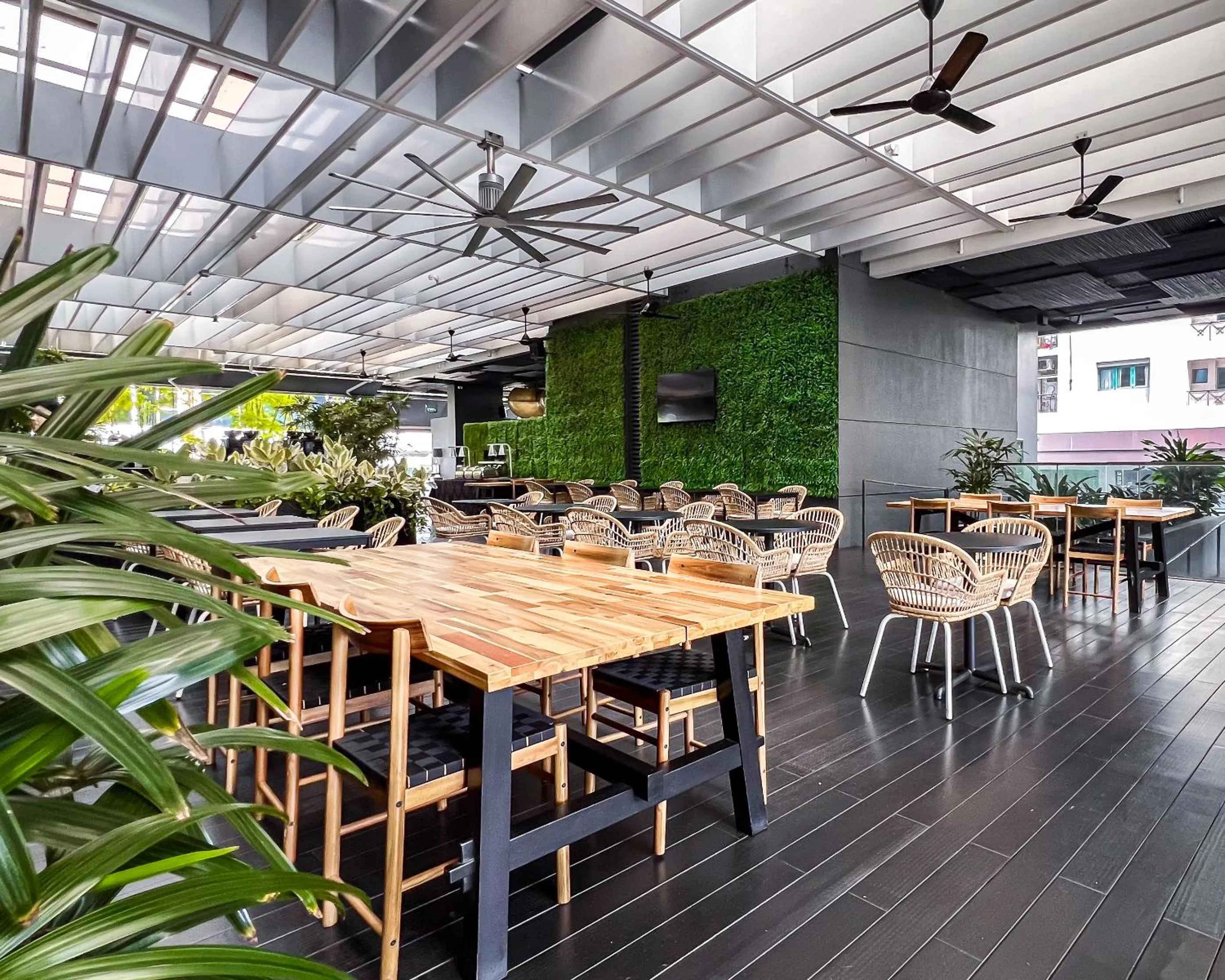 Lounge or bar in Studio M Hotel