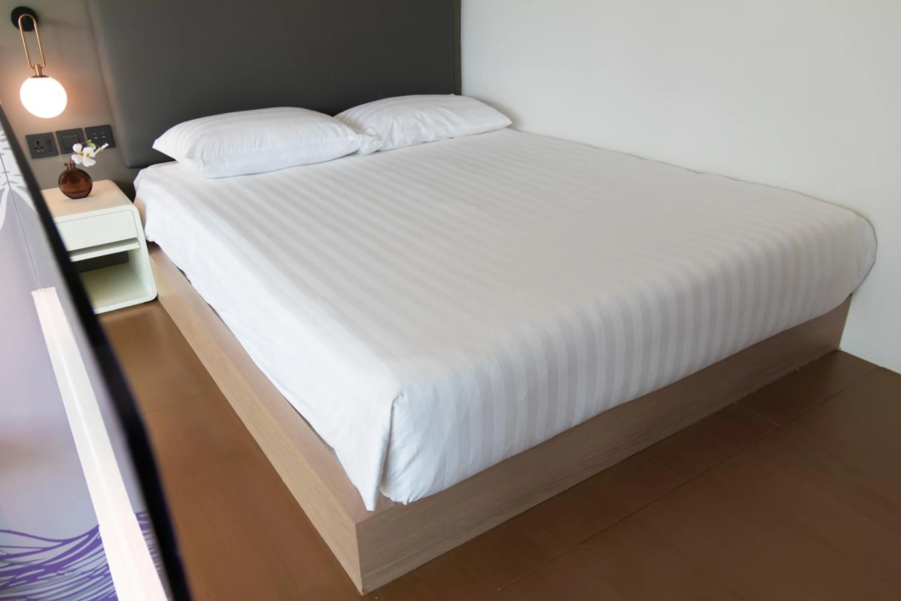 Bed in Studio M Hotel