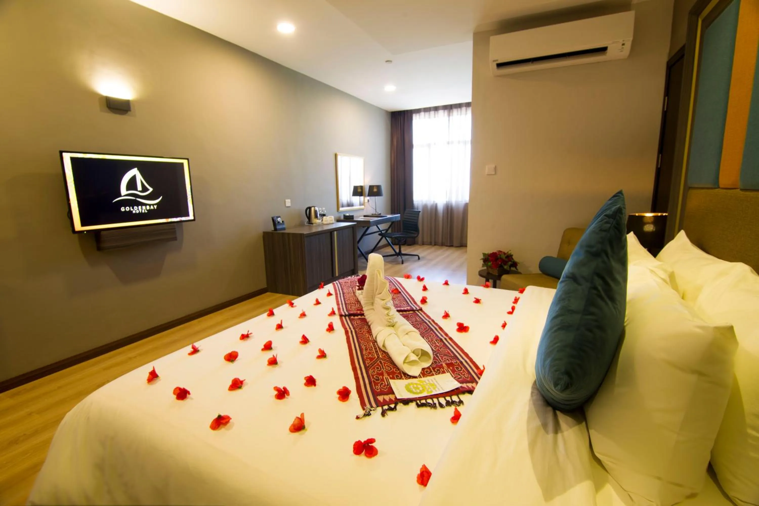 Bed in Goldenbay Hotel