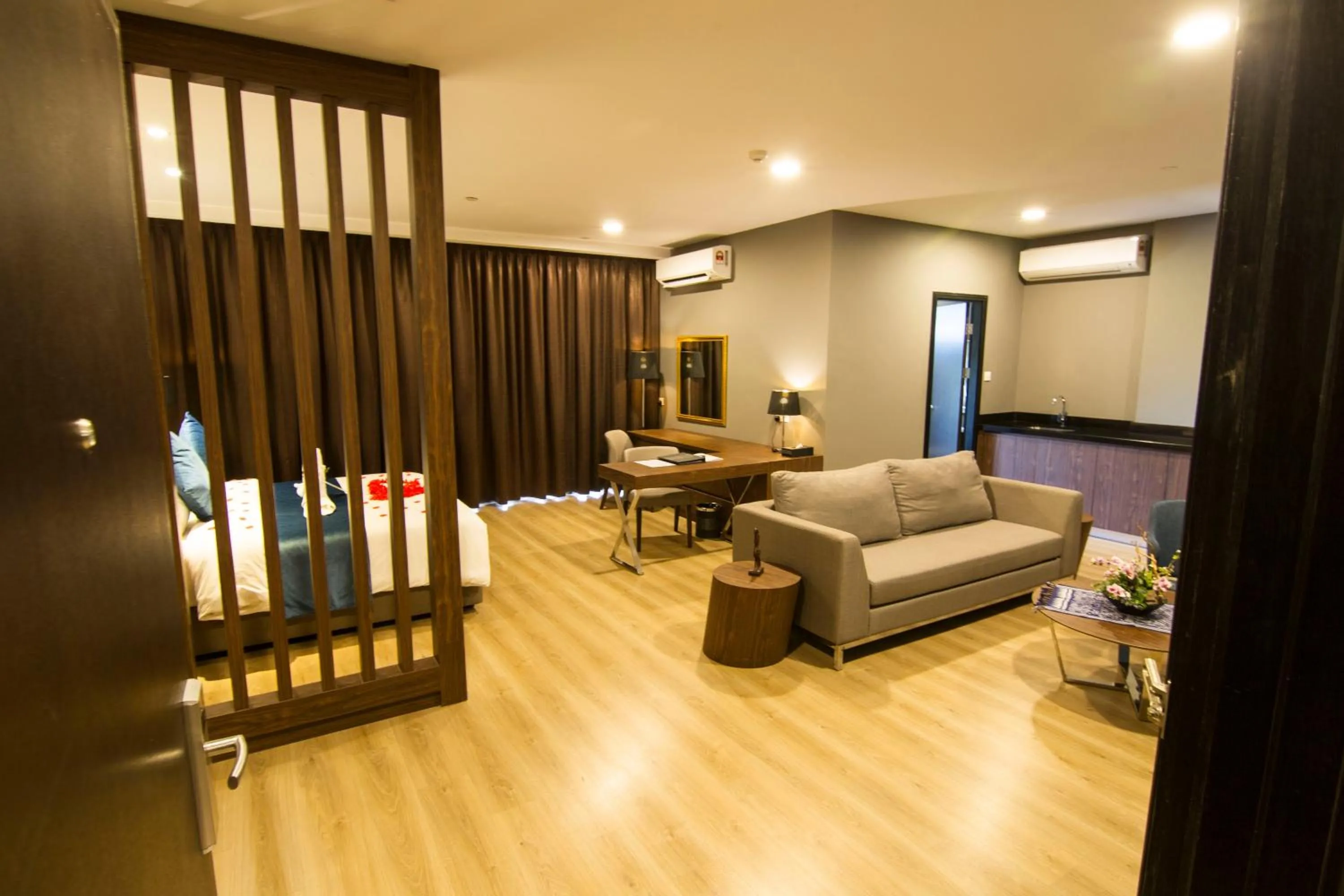 Photo of the whole room in Goldenbay Hotel