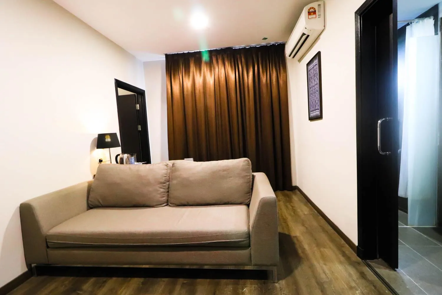 Living room in Goldenbay Hotel