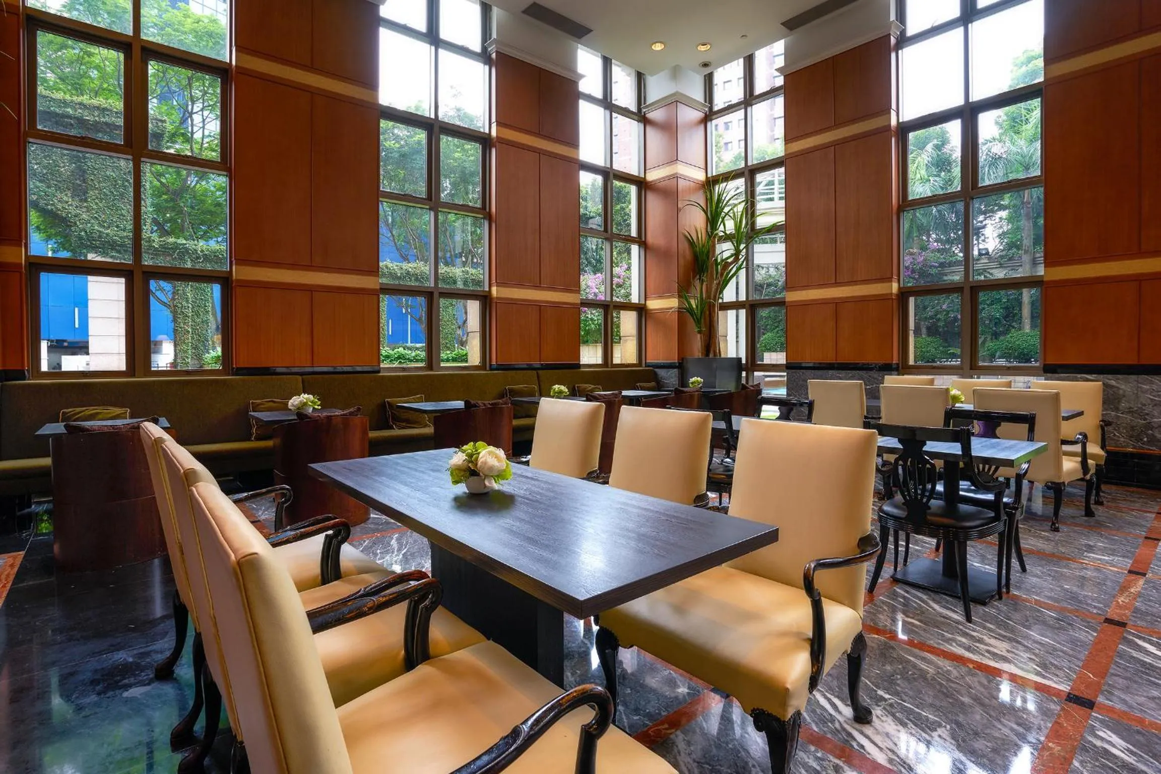 Dining area in Orchard Parksuites by Far East Hospitality