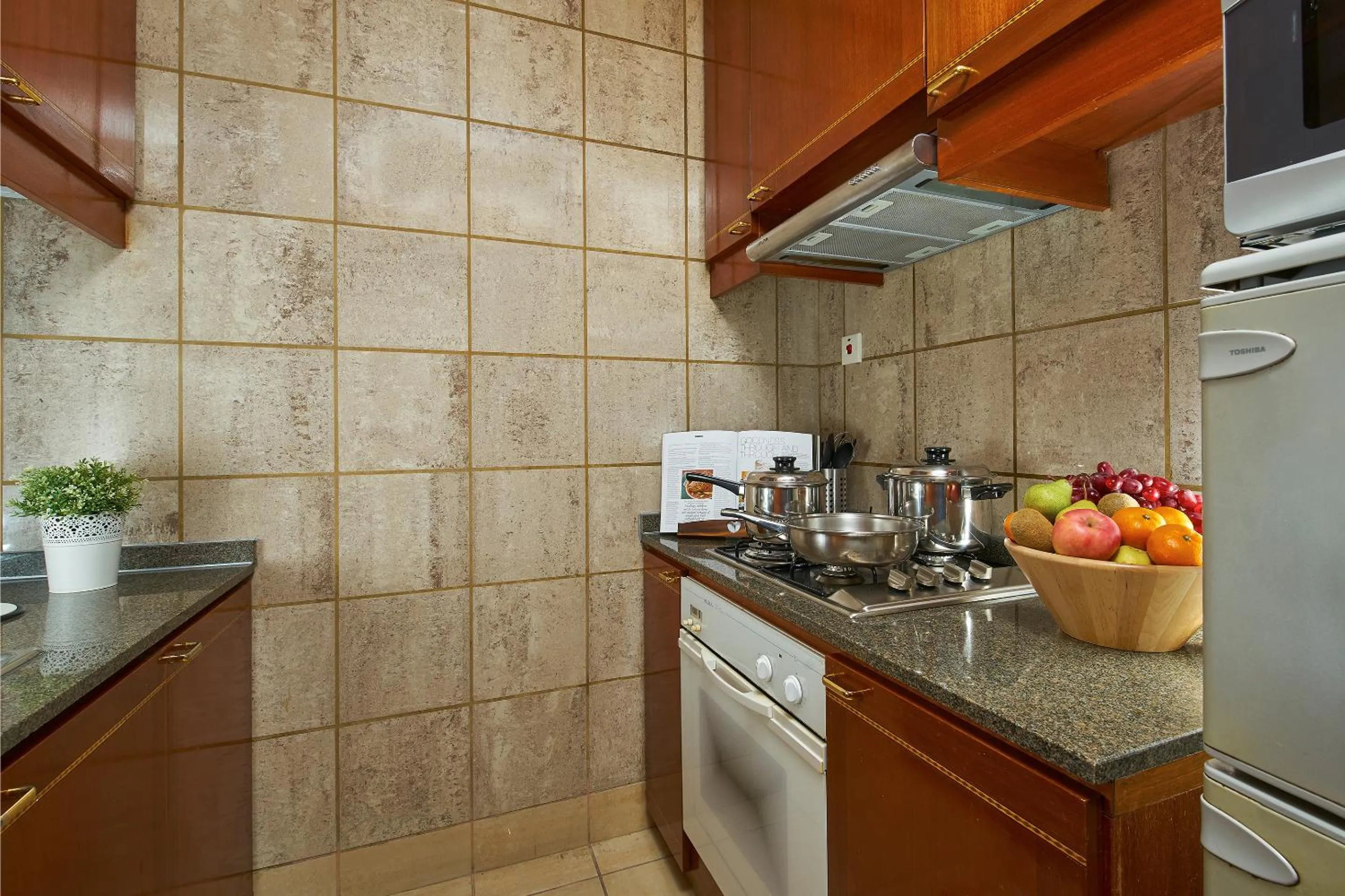 Kitchen or kitchenette in Orchard Parksuites by Far East Hospitality