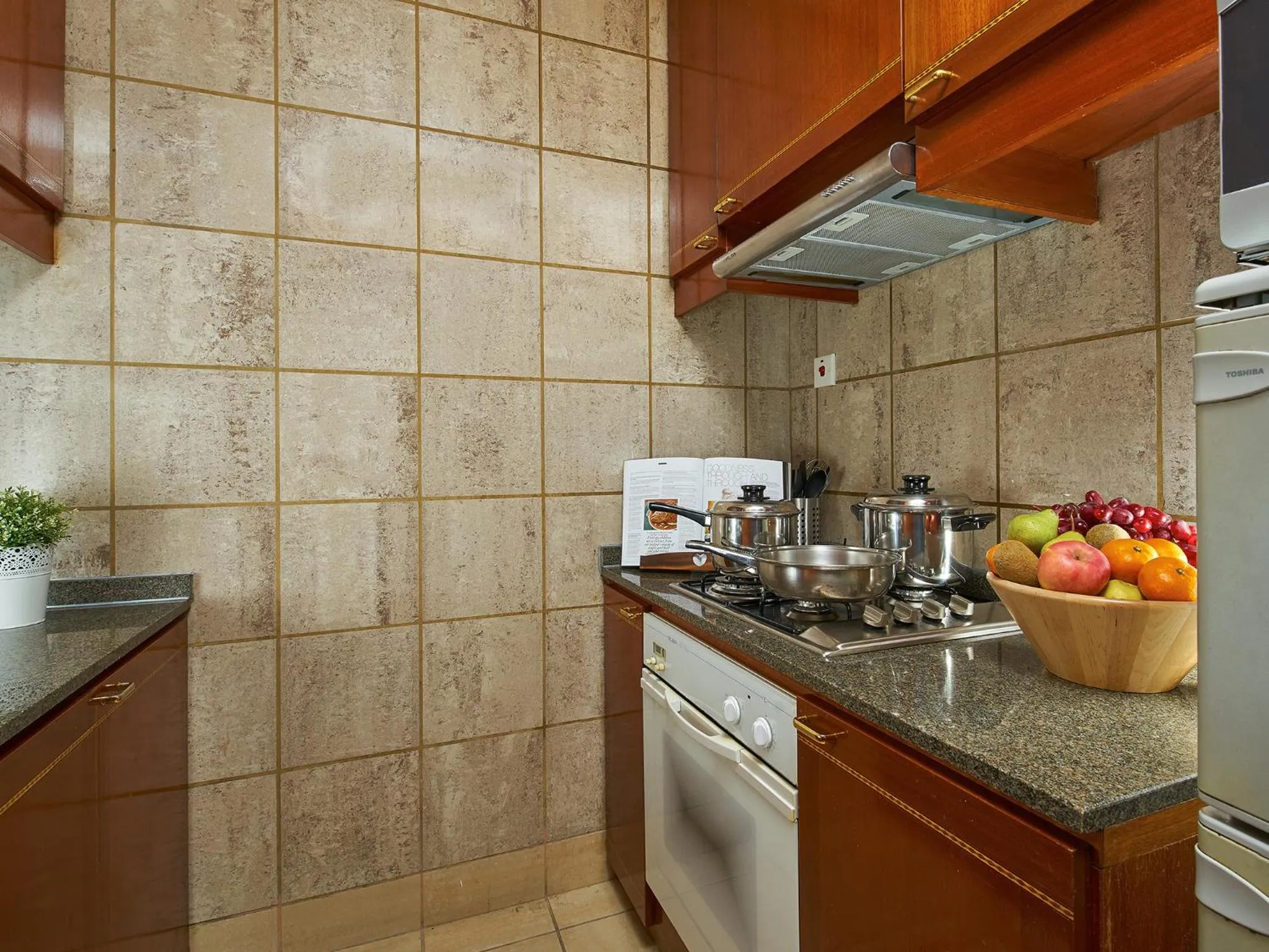 Kitchen or kitchenette in Orchard Parksuites by Far East Hospitality