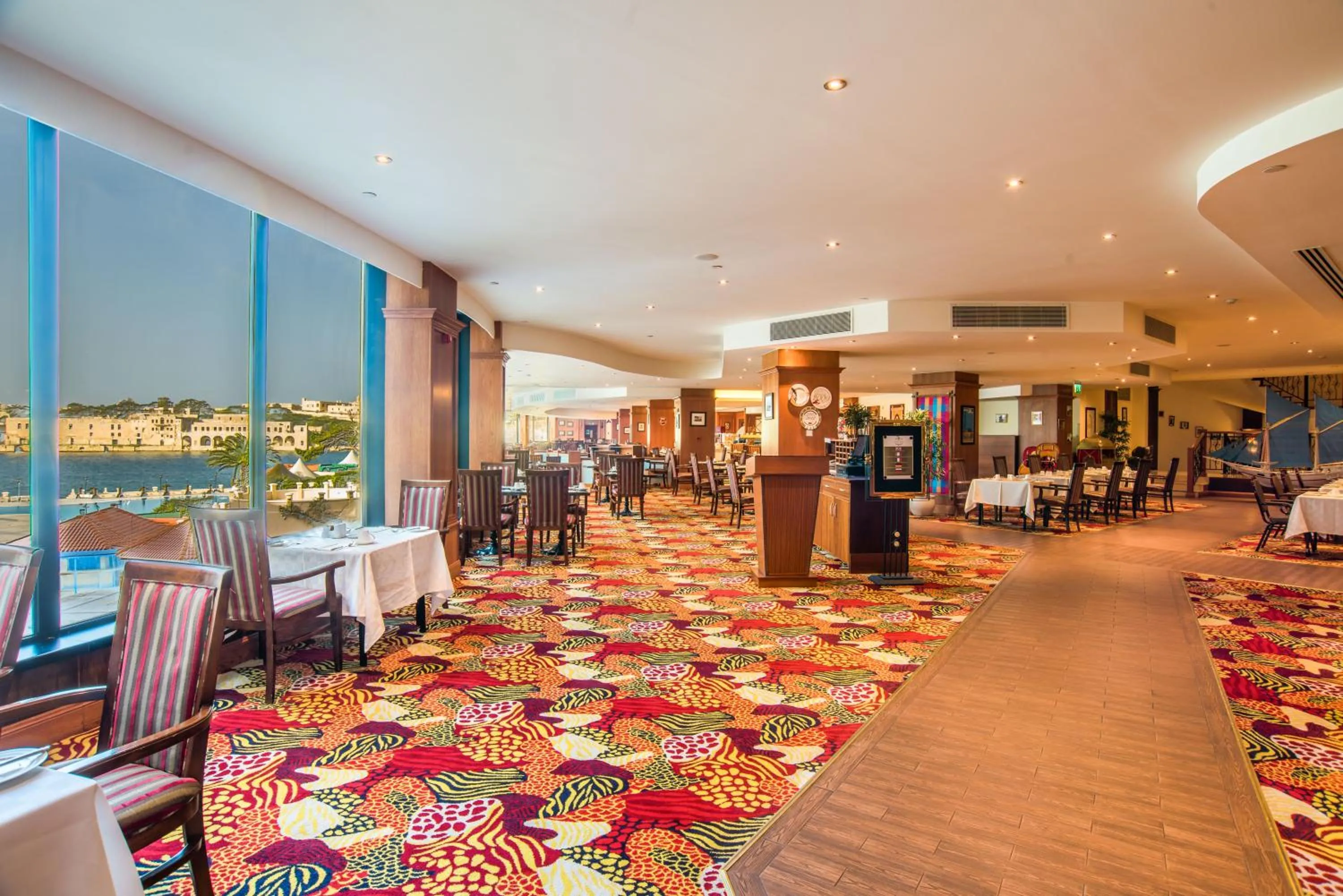 Restaurant/places to eat in Grand Hotel Excelsior