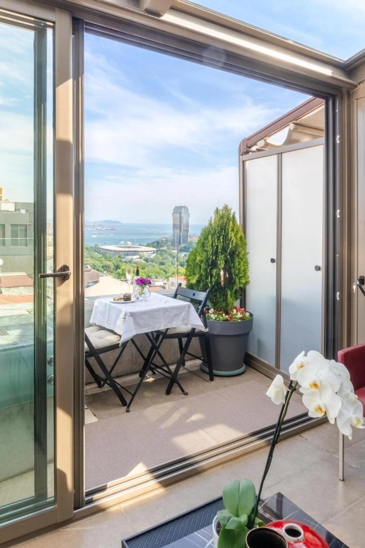 Balcony/Terrace in Cheya Deluxe Residence Nisantasi Istanbul City Center