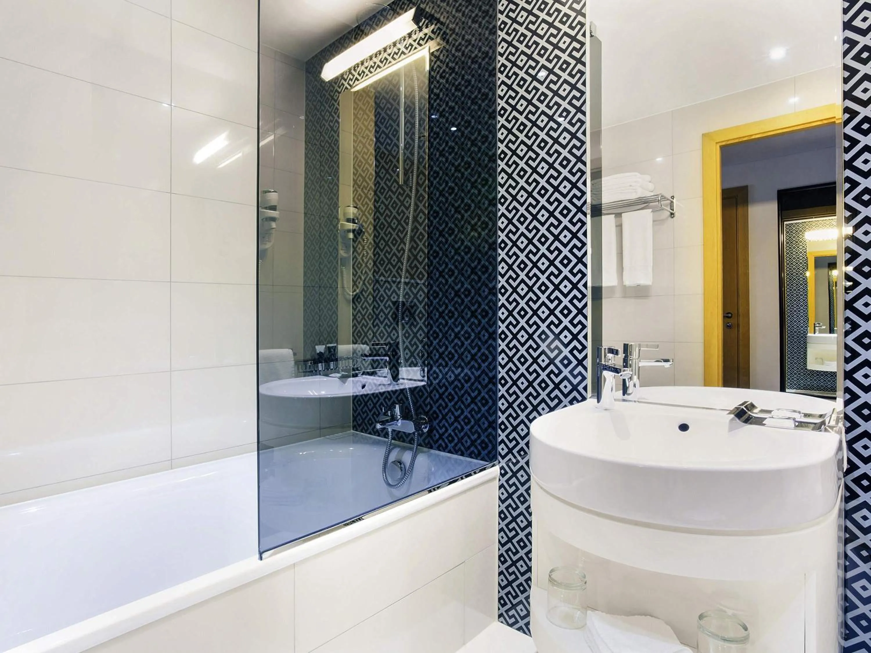 Bedroom in Mercure Sohar