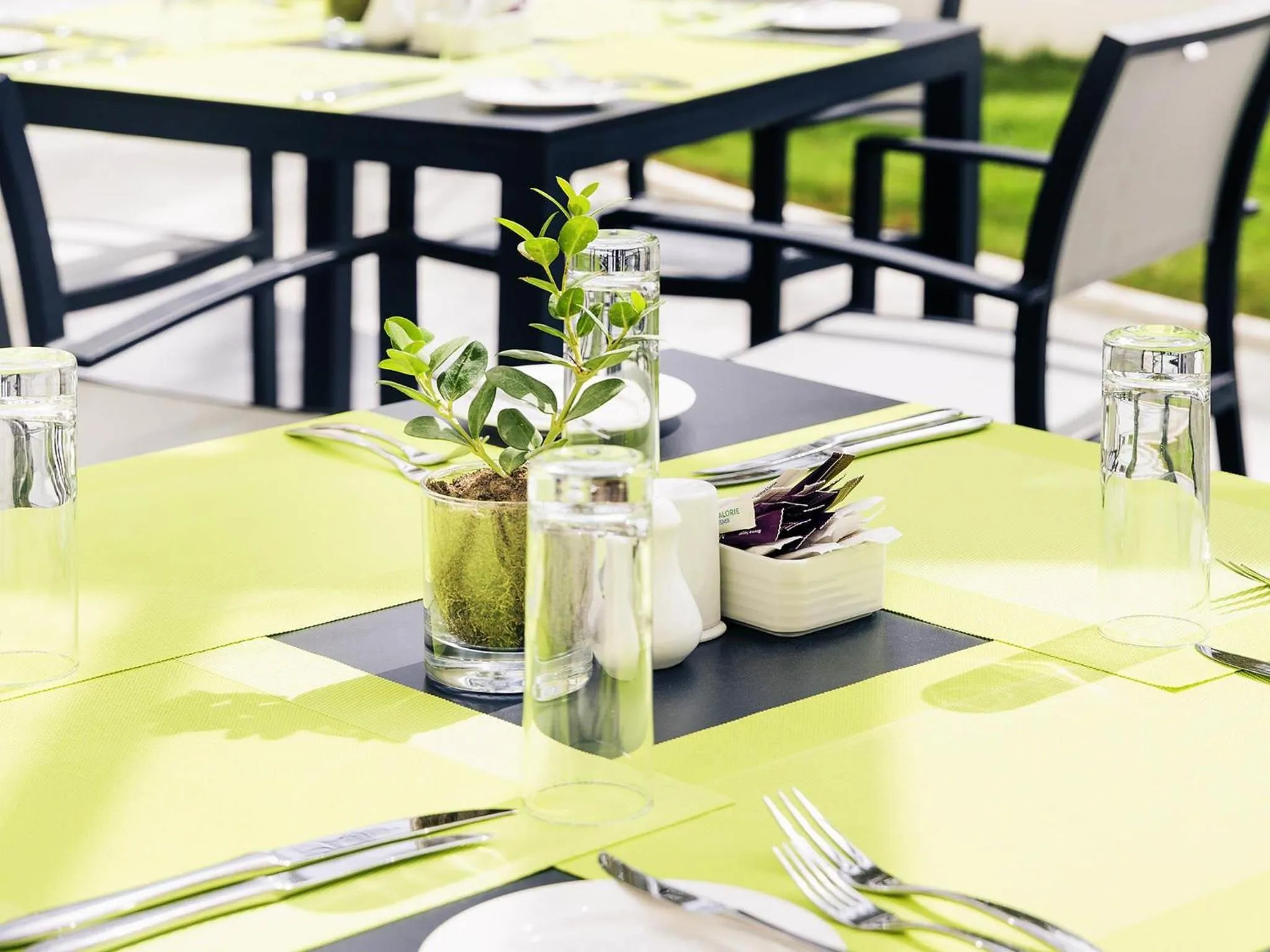 Restaurant/places to eat in Mercure Sohar