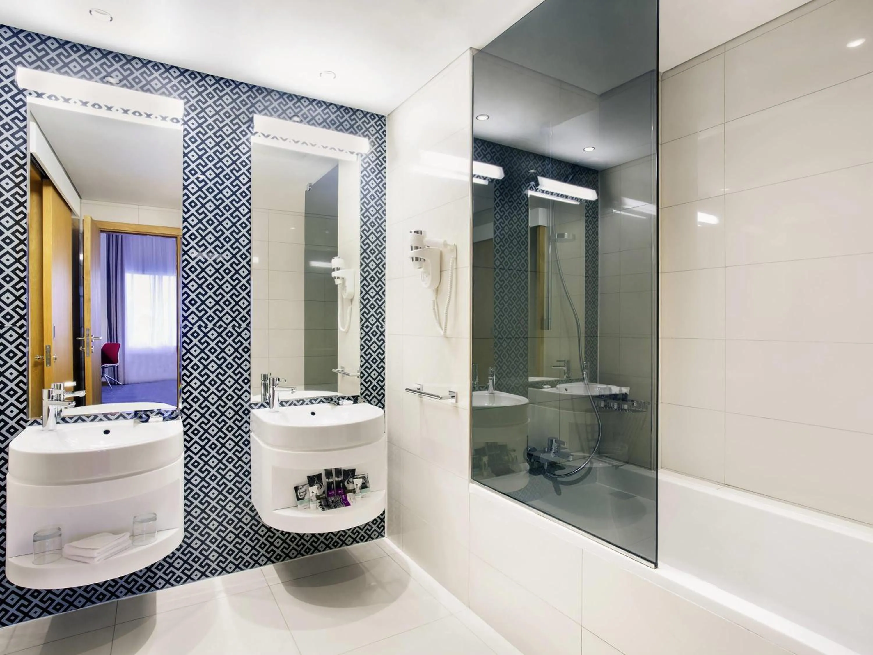 Bedroom in Mercure Sohar