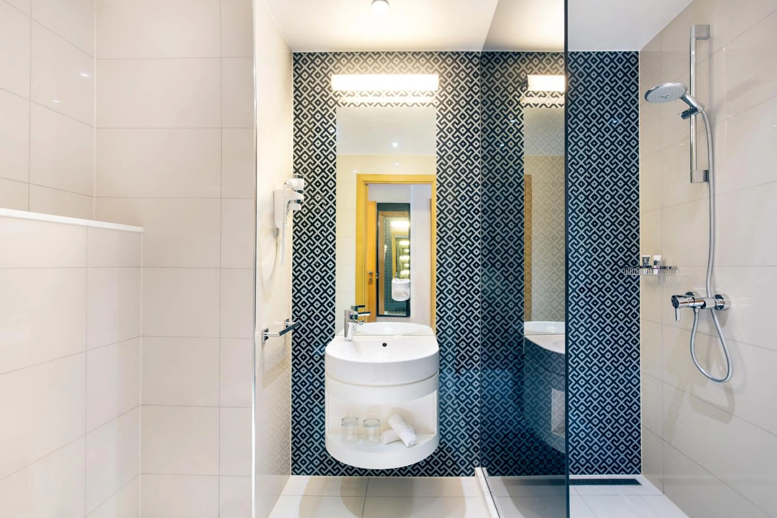 Shower in Mercure Sohar