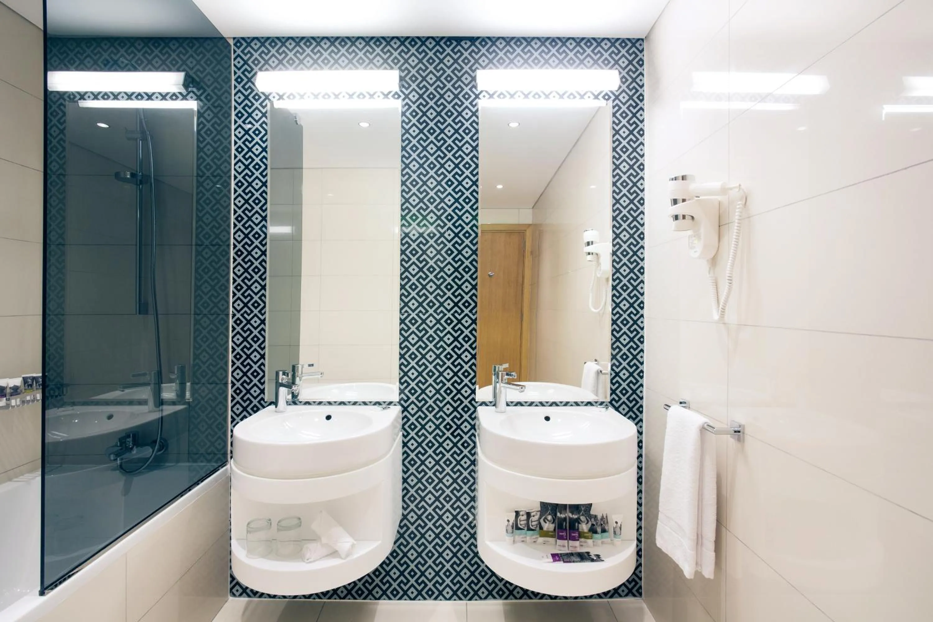 Shower in Mercure Sohar