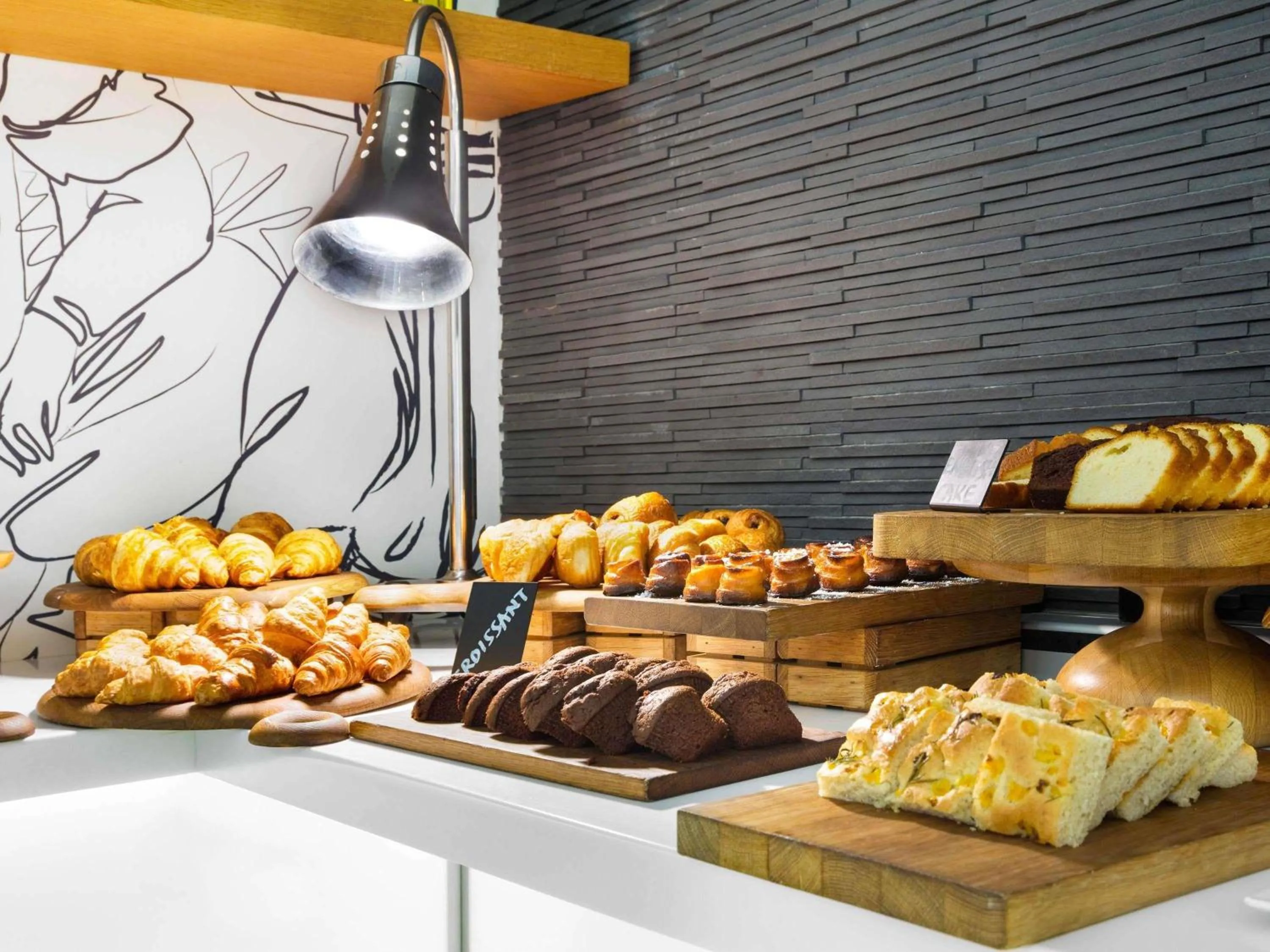 Restaurant/places to eat in Mercure Sohar