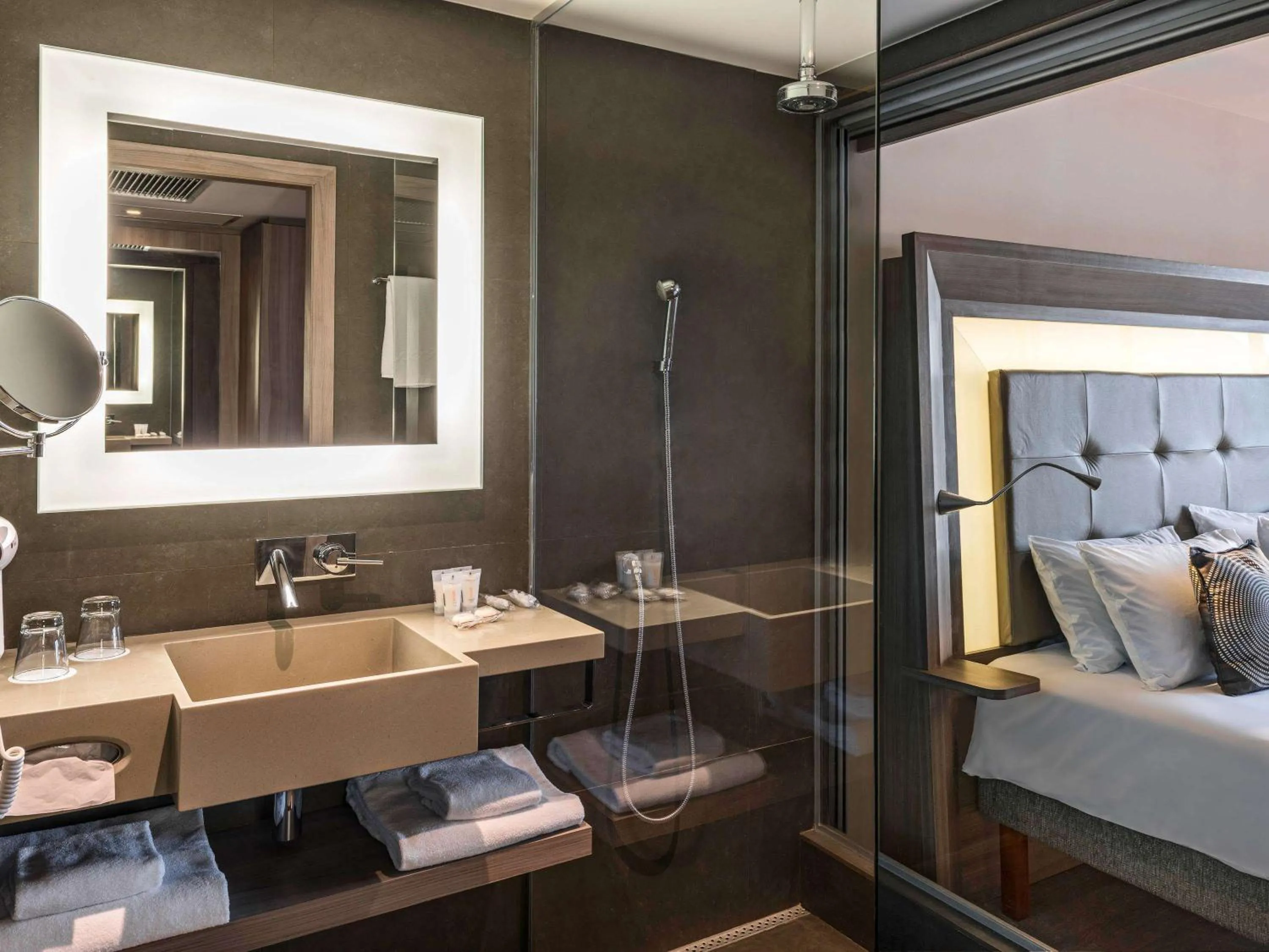 Bathroom, Bed in Novotel RJ Praia de Botafogo