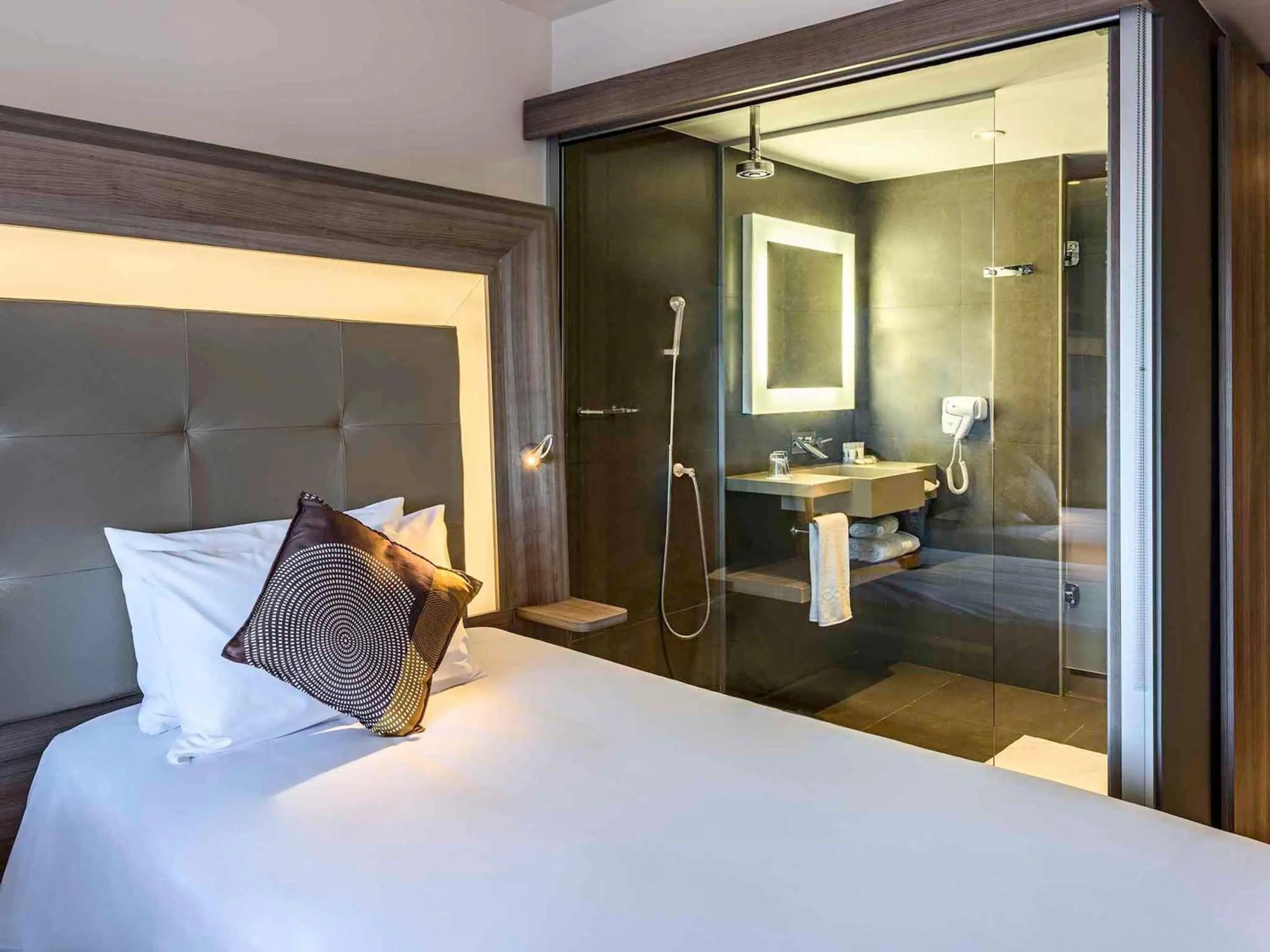 Bedroom, Bed in Novotel RJ Praia de Botafogo