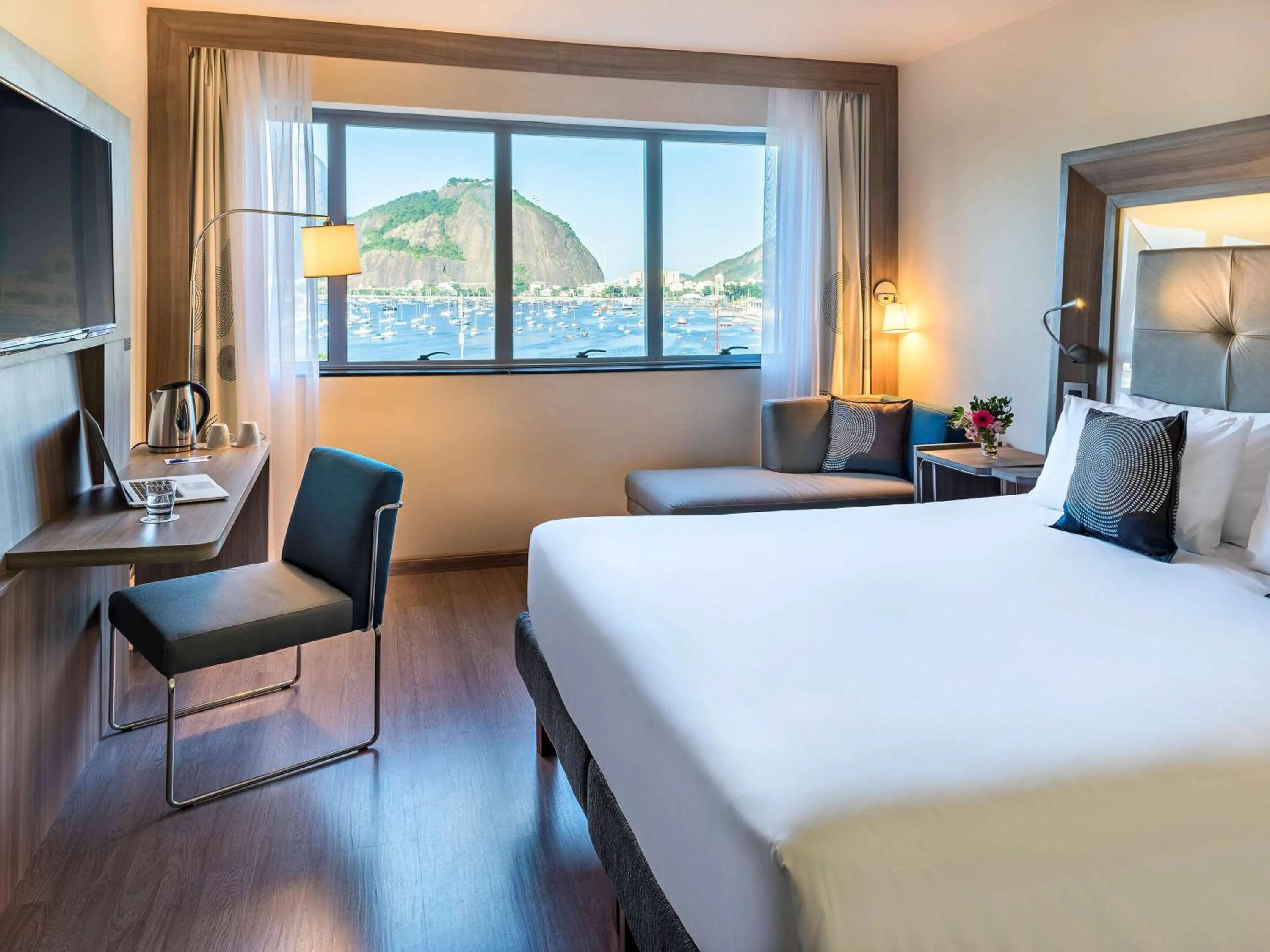 Photo of the whole room, Bed in Novotel RJ Praia de Botafogo