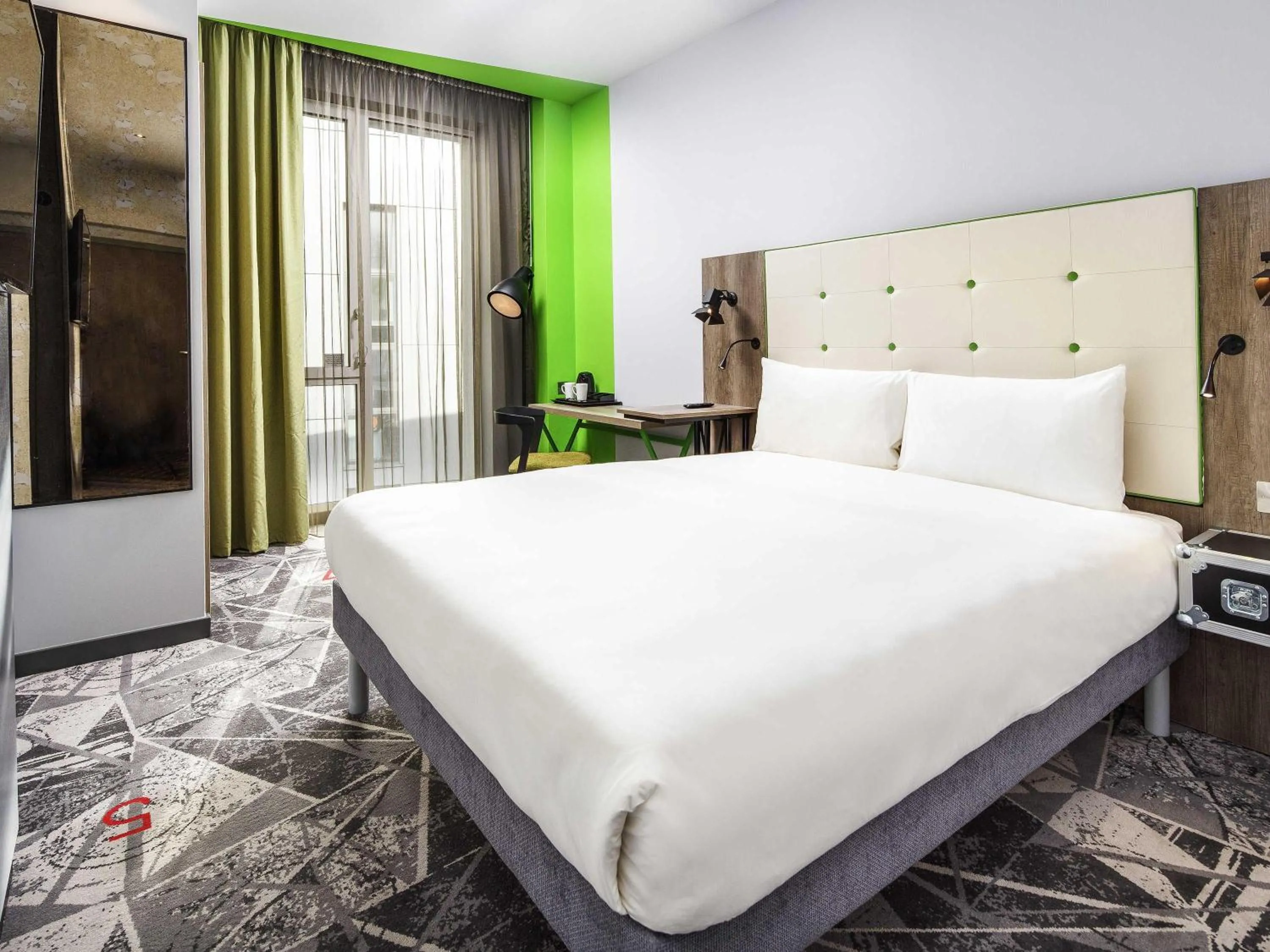 Bedroom, Bed in ibis Styles London Ealing
