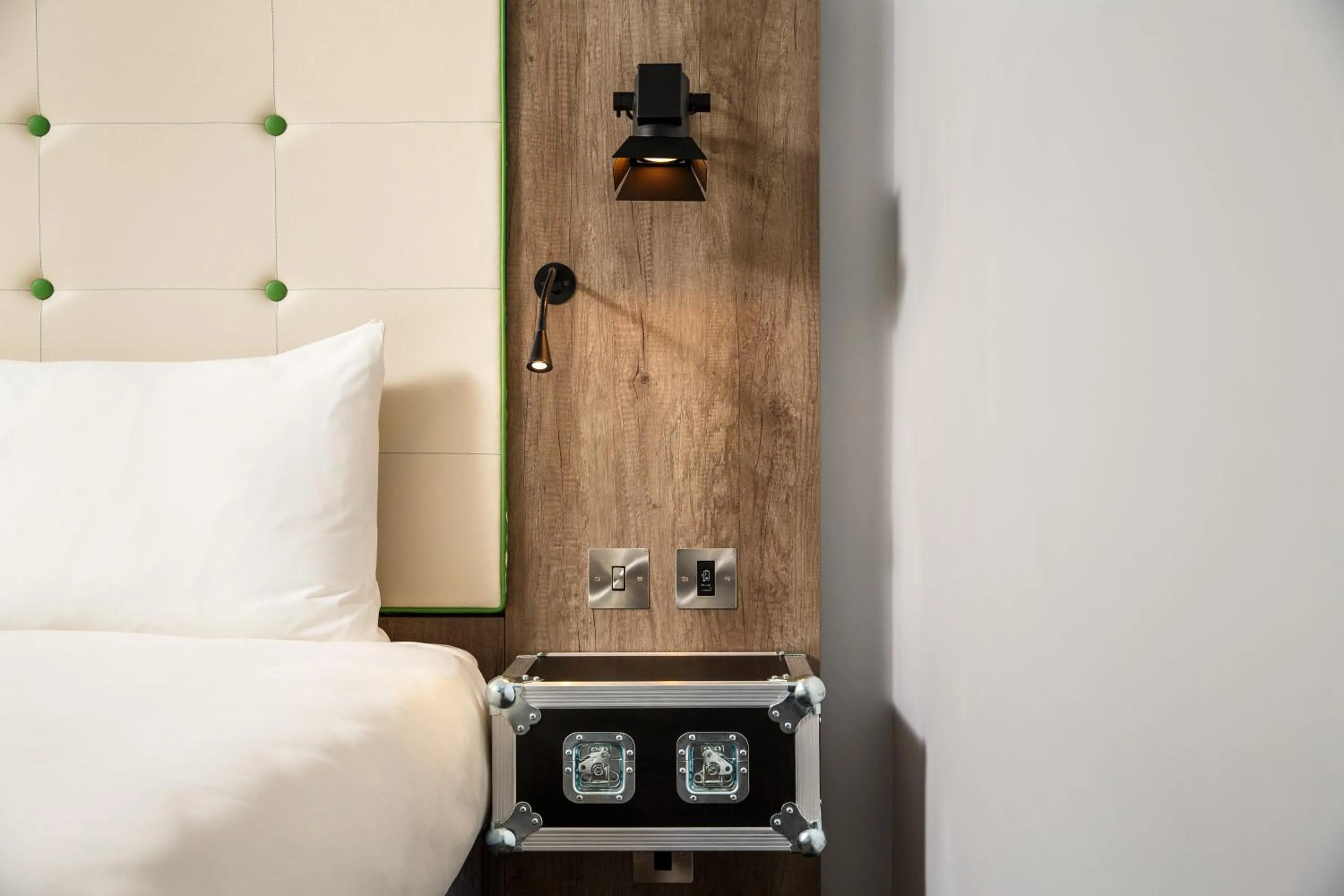 Bedroom, Bed in ibis Styles London Ealing