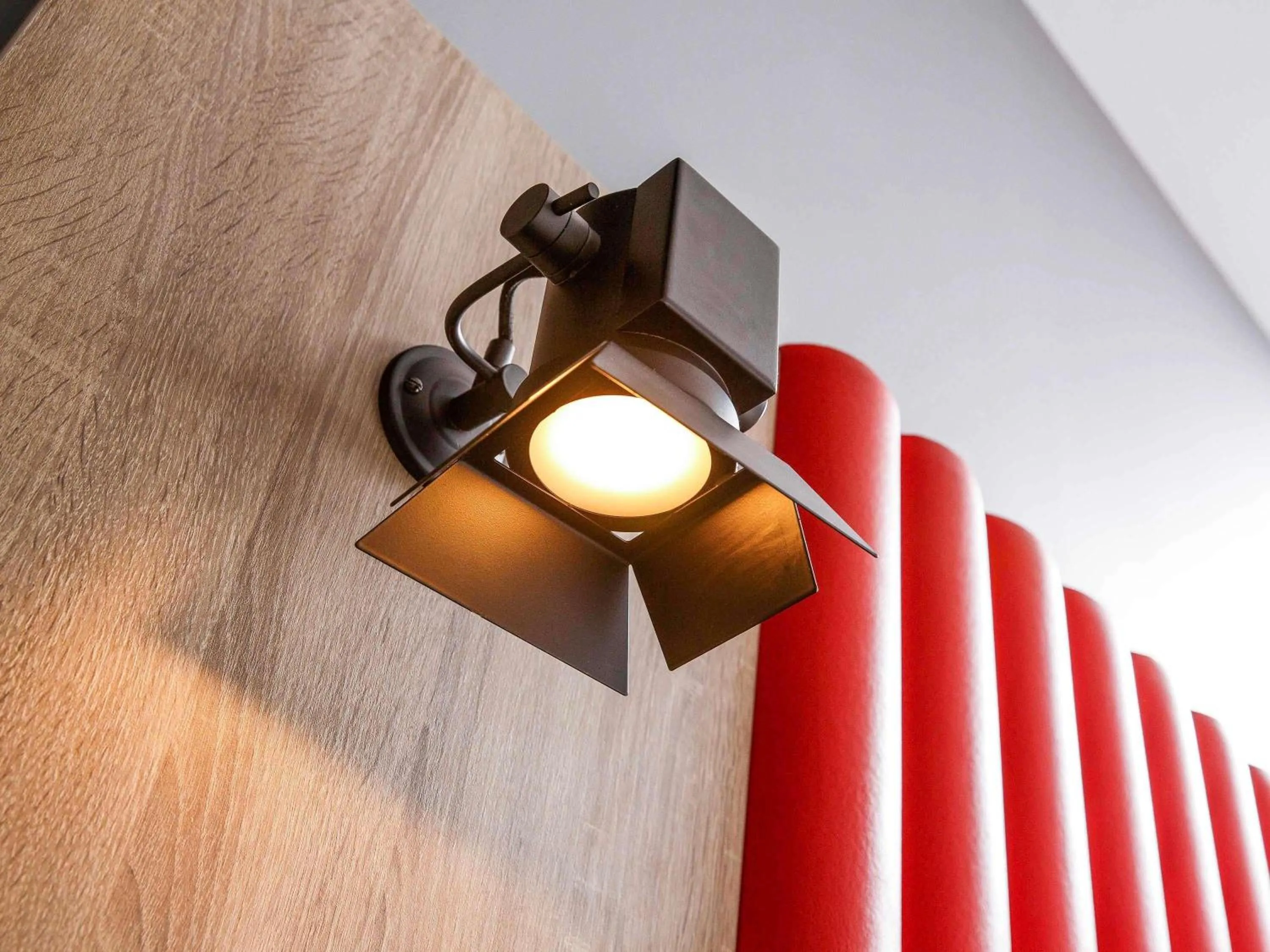 Bedroom in ibis Styles London Ealing