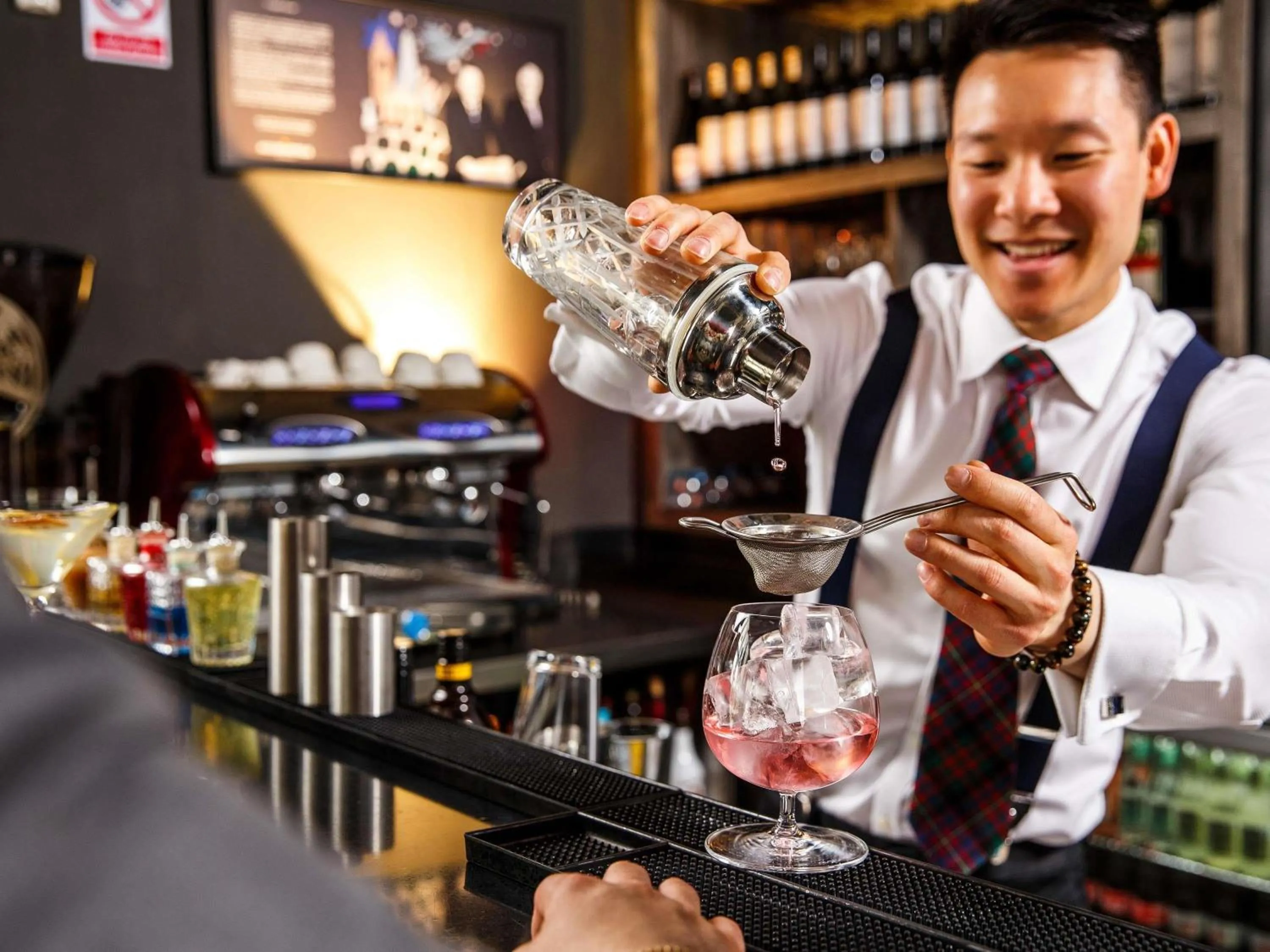 Lounge or bar in ibis Styles London Ealing