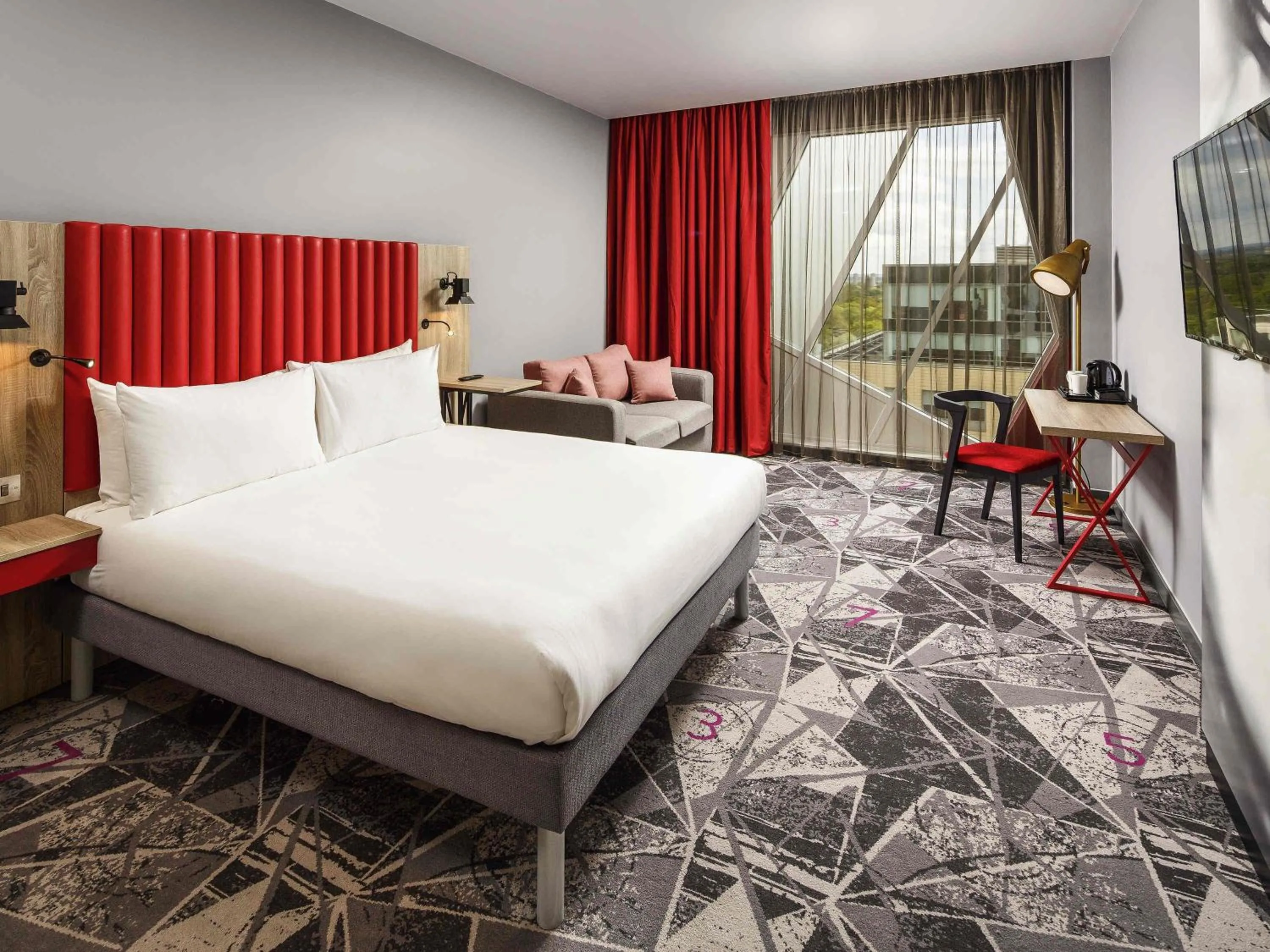 Bedroom, Bed in ibis Styles London Ealing