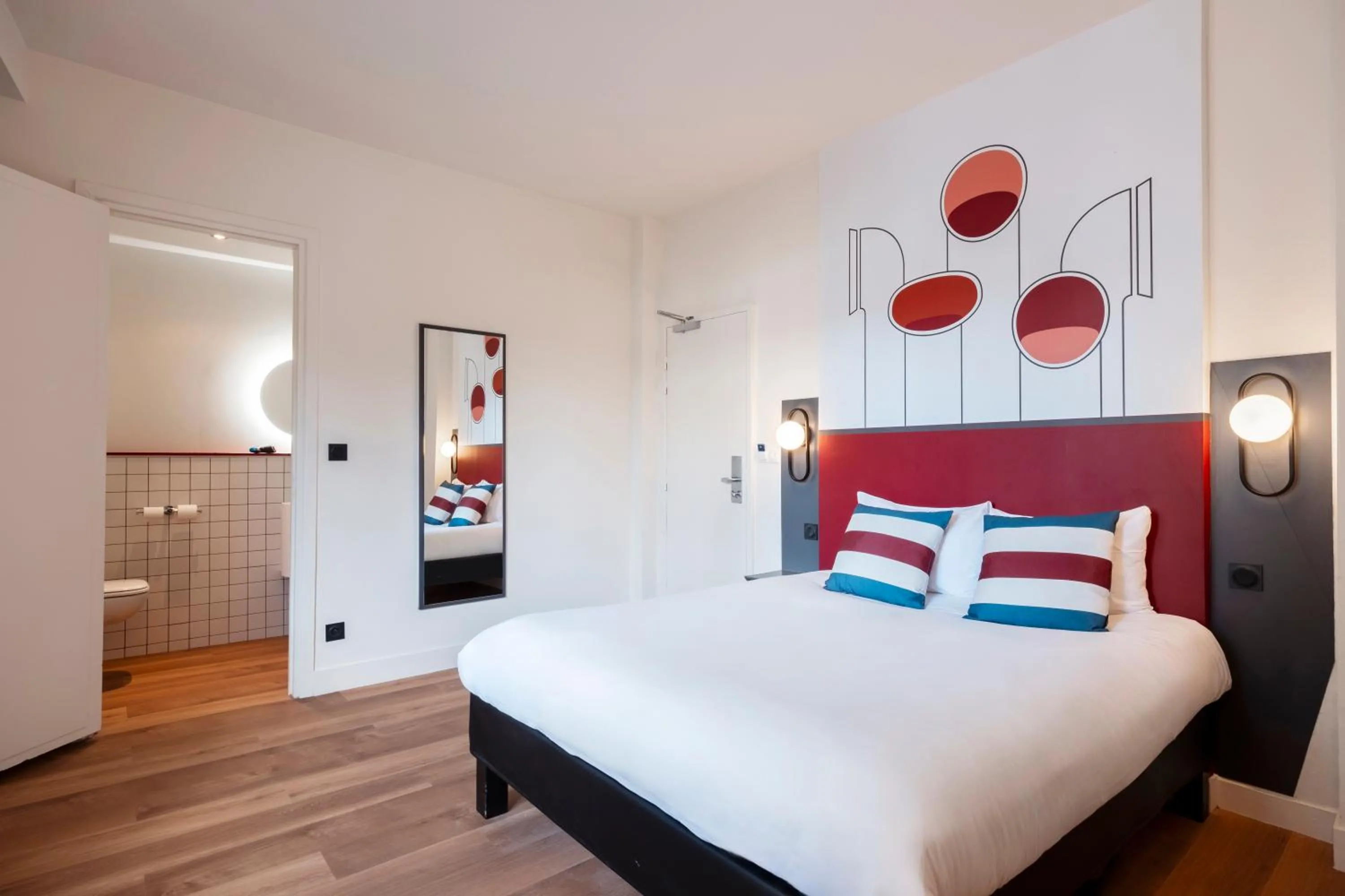 Bed in Ibis Styles Rouen Centre Cathédrale