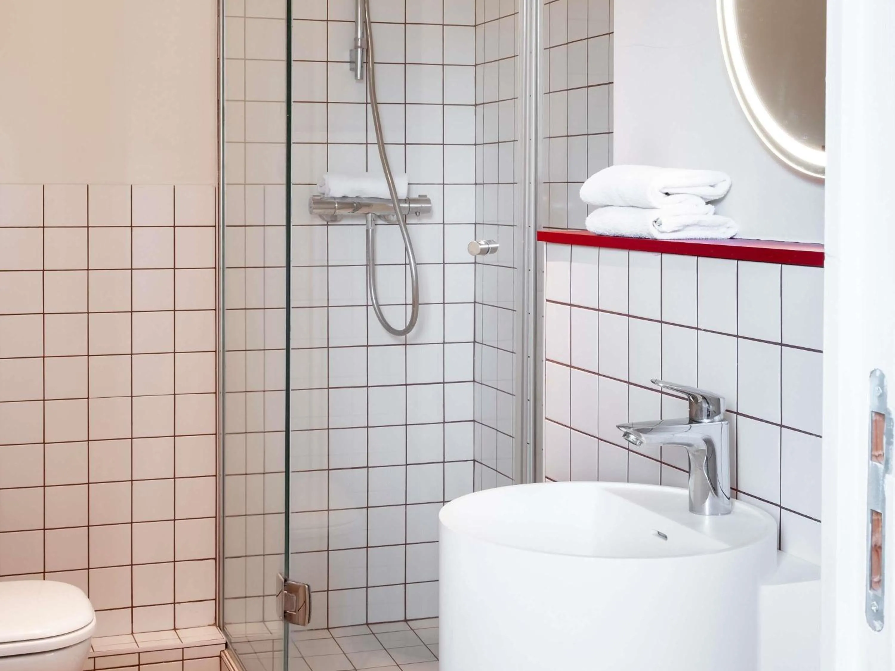 Bedroom in Ibis Styles Rouen Centre Cathédrale