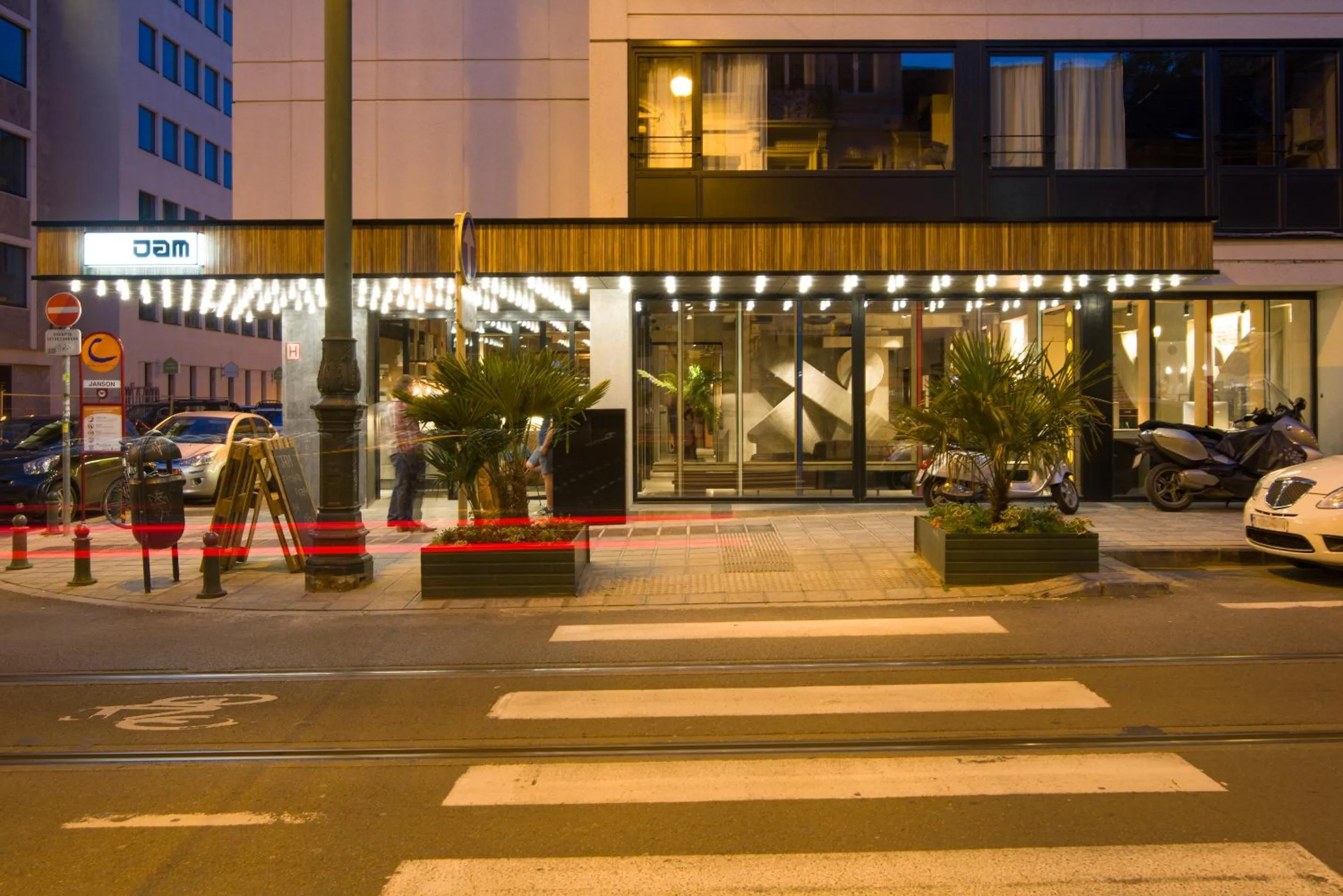 Facade/entrance in JAM Brussels