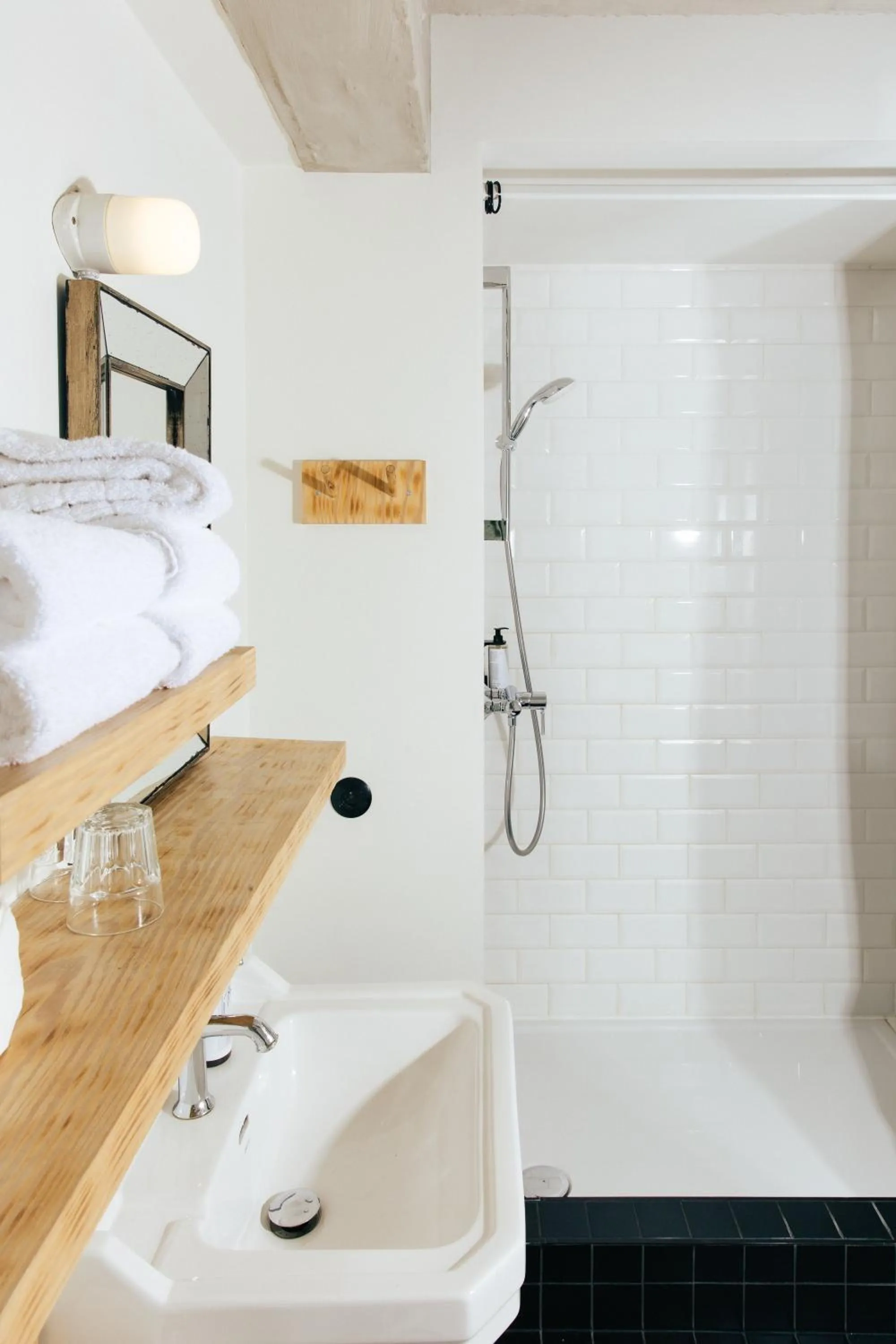 Shower in JAM Brussels