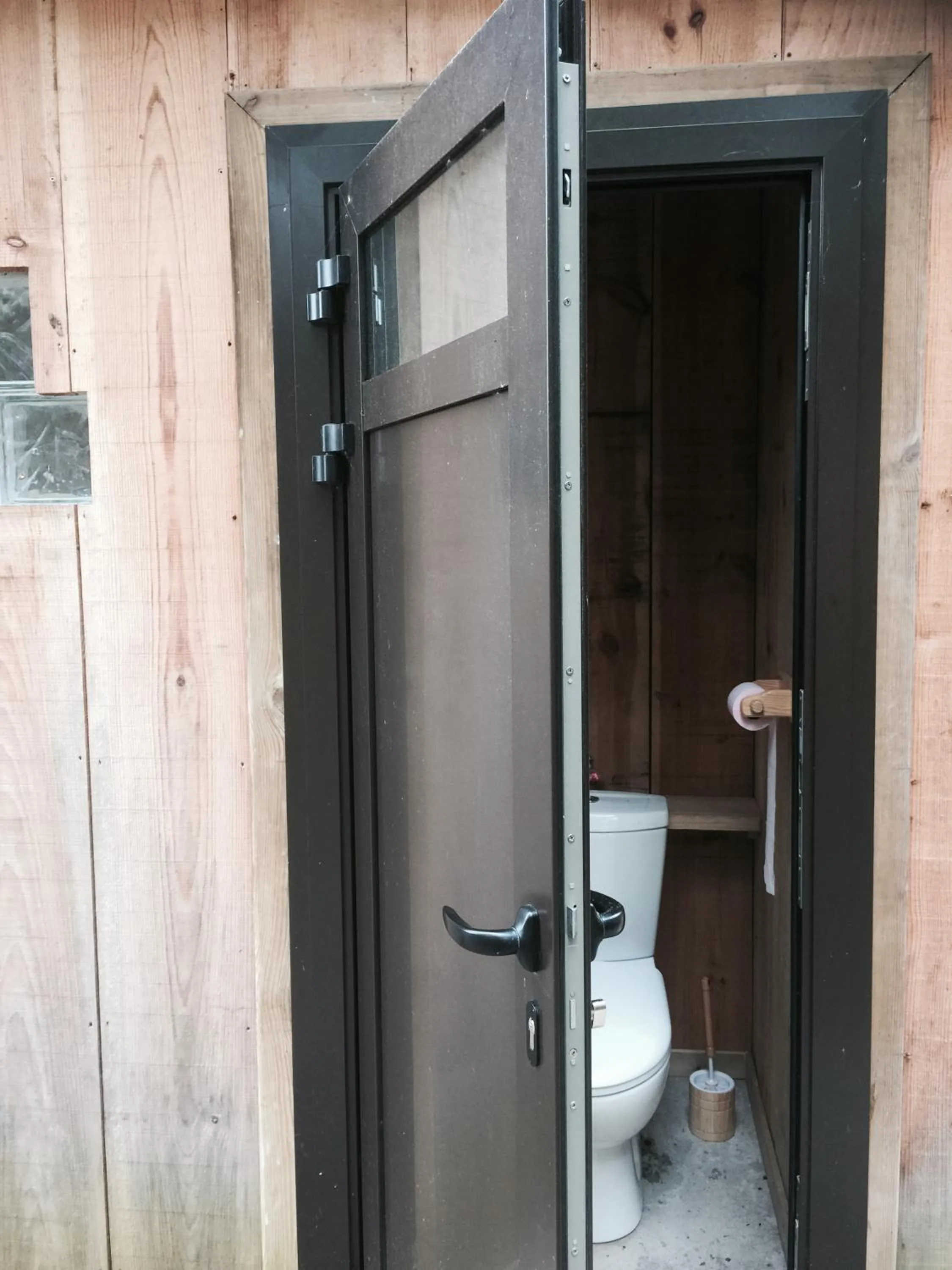 Toilet in Lodging Le Lac