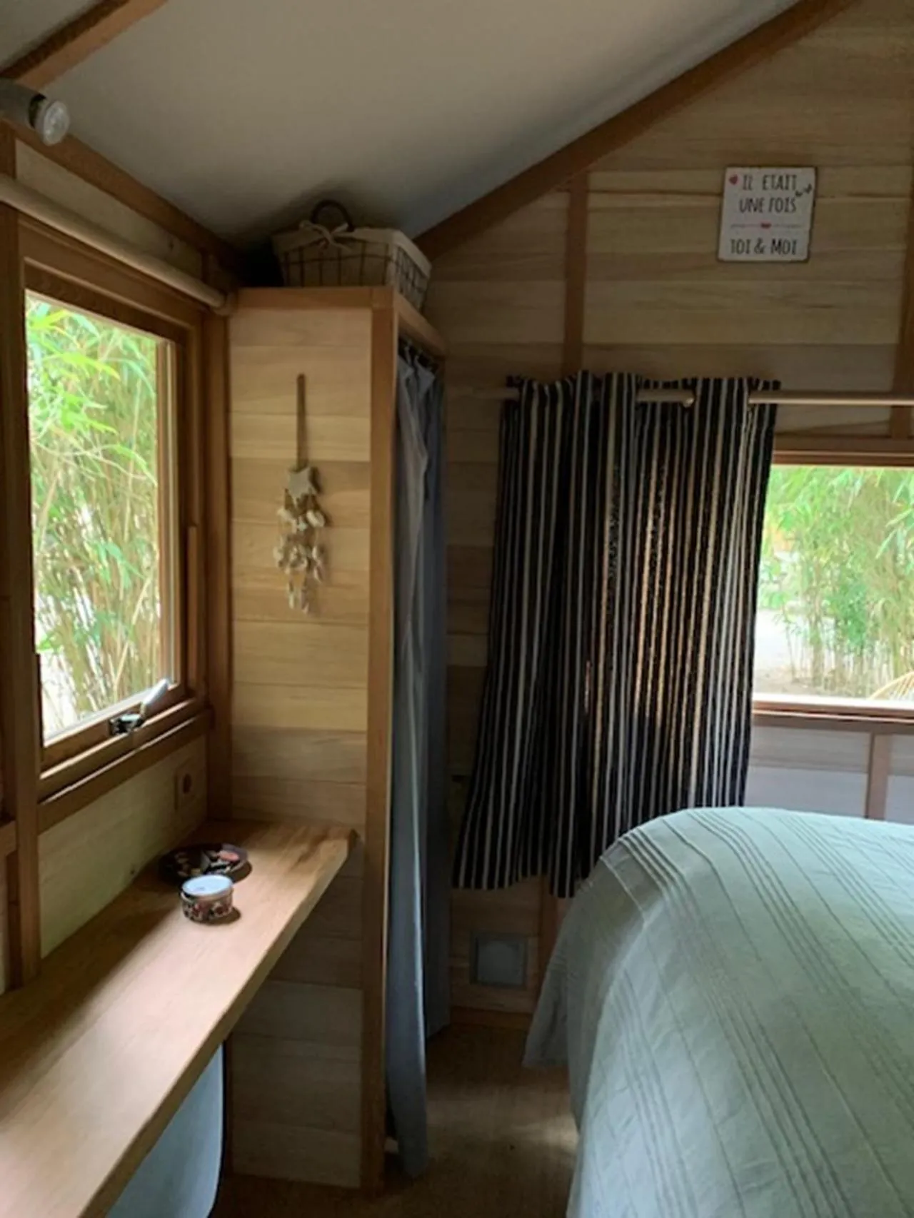 Bedroom, Bed in Lodging Le Lac
