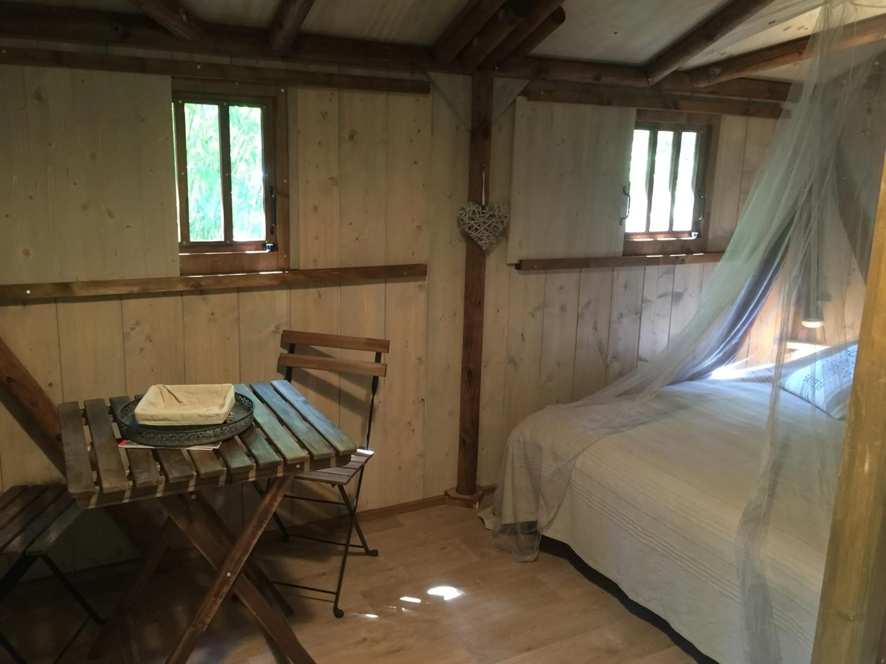 Decorative detail, Bed in Lodging Le Lac
